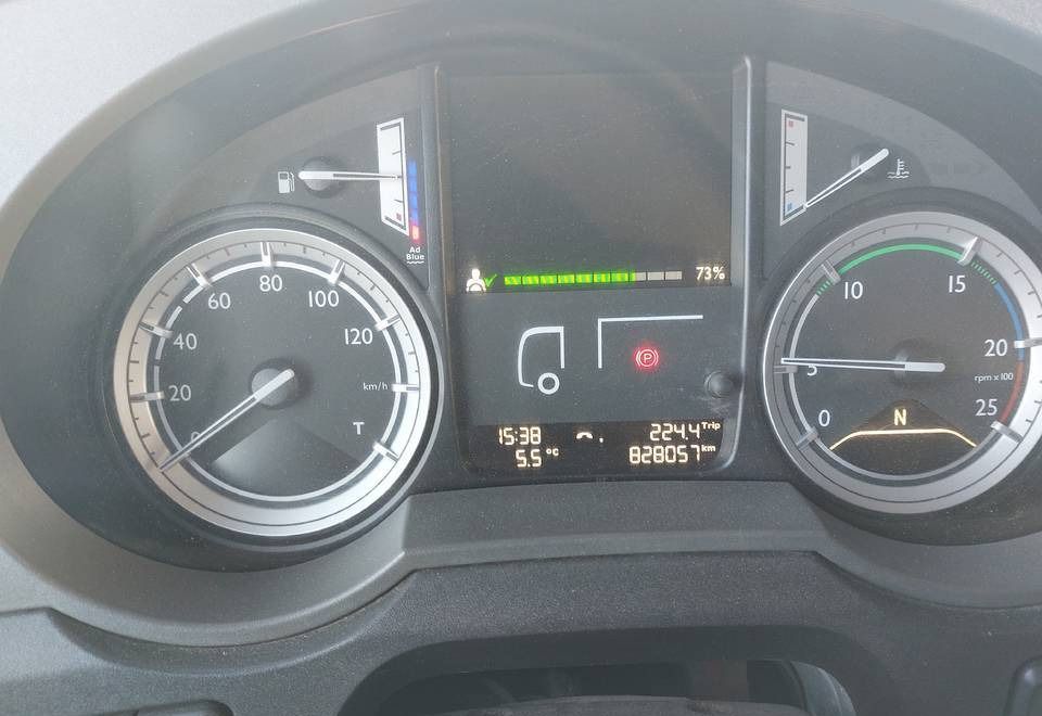 DAF XF 106 BDF JUMBO - Samochód ciężarowy plandeka: zdjęcie 4 DAF XF 106 BDF JUMBO - Samochód ciężarowy plandeka: zdjęcie 4