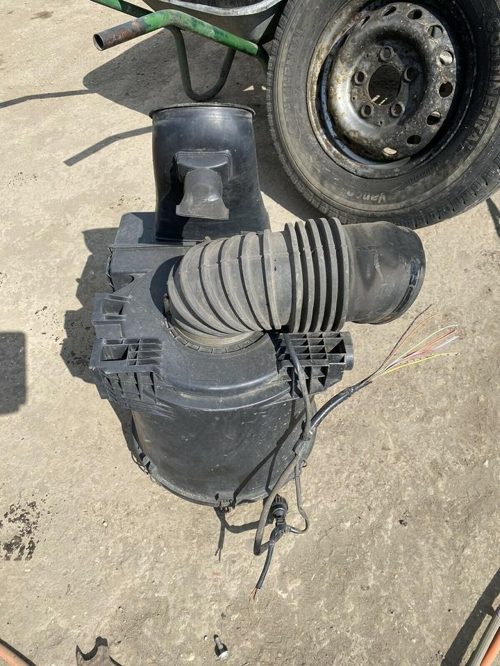Mercedes Atego Luftfilterkasten Luftfilter Gehäuse A 973 528 06 0 - Części zamienne: zdjęcie 4 Mercedes Atego Luftfilterkasten Luftfilter Gehäuse A 973 528 06 0 - Części zamienne: zdjęcie 4