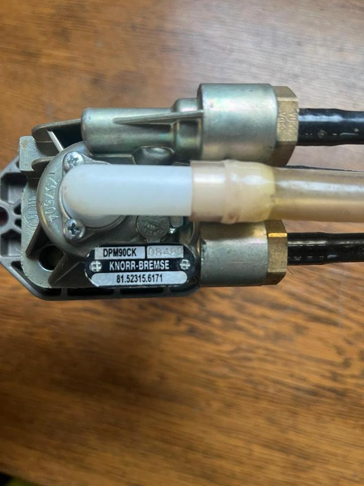 MAN Bremsventil Feststellbremse Handbremsventil 81.52315.6171 - Zawór hamulcowy do Samochodów ciężarowych: zdjęcie 2 MAN Bremsventil Feststellbremse Handbremsventil 81.52315.6171 - Zawór hamulcowy do Samochodów ciężarowych: zdjęcie 2