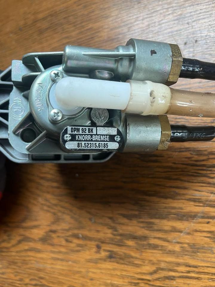 MAN Bremsventil Feststellbremse Handbremsventil 81.52315.6185 - Zawór hamulcowy do Samochodów ciężarowych: zdjęcie 2 MAN Bremsventil Feststellbremse Handbremsventil 81.52315.6185 - Zawór hamulcowy do Samochodów ciężarowych: zdjęcie 2