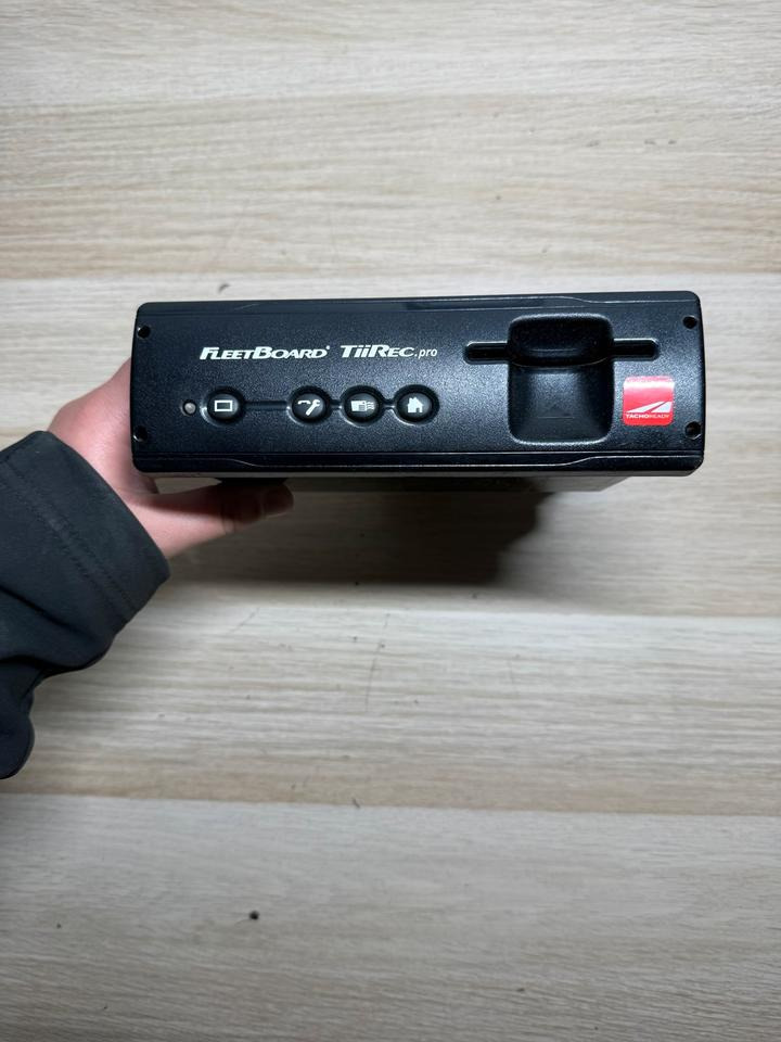 Mercedes Actros MP4 Tachograph Fleetboard A0004462260 - Tachograf do Samochodów ciężarowych: zdjęcie 3 Mercedes Actros MP4 Tachograph Fleetboard A0004462260 - Tachograf do Samochodów ciężarowych: zdjęcie 3