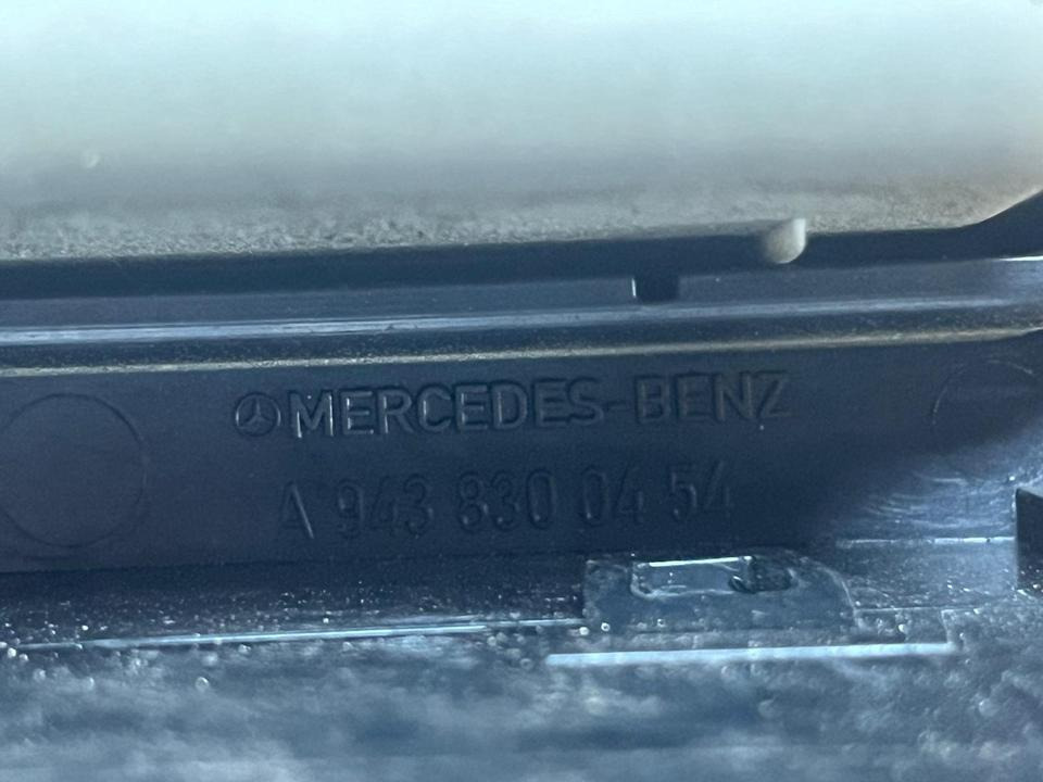 Mercedes Atego Luftdüse Vorne Mitte A9438300454 - Kabina i wnętrze do Samochodów ciężarowych: zdjęcie 3 Mercedes Atego Luftdüse Vorne Mitte A9438300454 - Kabina i wnętrze do Samochodów ciężarowych: zdjęcie 3