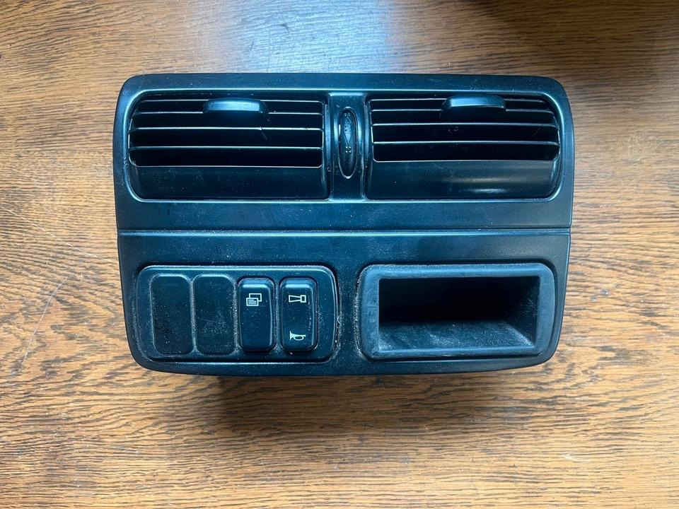 Mercedes Atego Luftdüse Vorne Mitte A9438300454 - Kabina i wnętrze do Samochodów ciężarowych: zdjęcie 1 Mercedes Atego Luftdüse Vorne Mitte A9438300454 - Kabina i wnętrze do Samochodów ciężarowych: zdjęcie 1