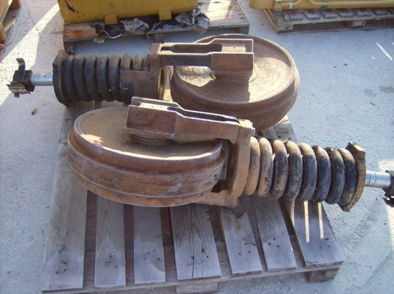 Caterpillar 317 NVA N. 2 RUOTE GUIDA E TENSORI - Części podwozi gąsienicowych do Maszyn budowlanych: zdjęcie 1 Caterpillar 317 NVA N. 2 RUOTE GUIDA E TENSORI - Części podwozi gąsienicowych do Maszyn budowlanych: zdjęcie 1