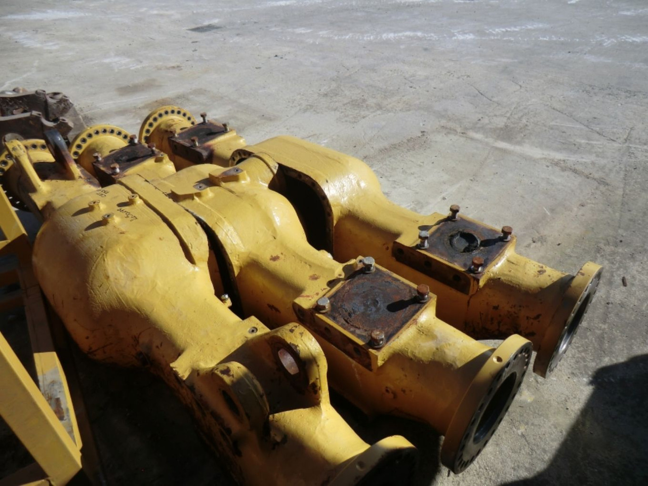 Caterpillar 735 ALLOGGIAMENTO ASSALE POSTERIORE - Tylny most do Maszyn budowlanych: zdjęcie 3 Caterpillar 735 ALLOGGIAMENTO ASSALE POSTERIORE - Tylny most do Maszyn budowlanych: zdjęcie 3