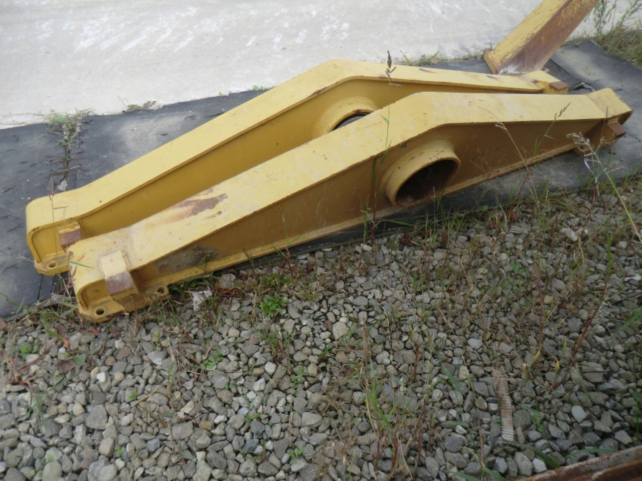 Caterpillar 735 Braccetto sinistro di collegamento assale centrale e posteriore. (ARM AS LH) - Most i części do Maszyn budowlanych: zdjęcie 1 Caterpillar 735 Braccetto sinistro di collegamento assale centrale e posteriore. (ARM AS LH) - Most i części do Maszyn budowlanych: zdjęcie 1