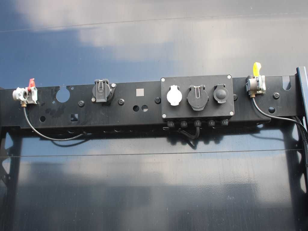 Kögel SN24, LOWDECK, SAF, LIFT AXLE, LIFTING ROOF, MULTILOCK - Naczepa plandeka: zdjęcie 5 Kögel SN24, LOWDECK, SAF, LIFT AXLE, LIFTING ROOF, MULTILOCK - Naczepa plandeka: zdjęcie 5