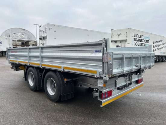 Möslein Tandemkipper-Tieflader, 3 Seitenkipper mit Einschubrampen - Przyczepa niskopodwoziowa: zdjęcie 5 Möslein Tandemkipper-Tieflader, 3 Seitenkipper mit Einschubrampen - Przyczepa niskopodwoziowa: zdjęcie 5