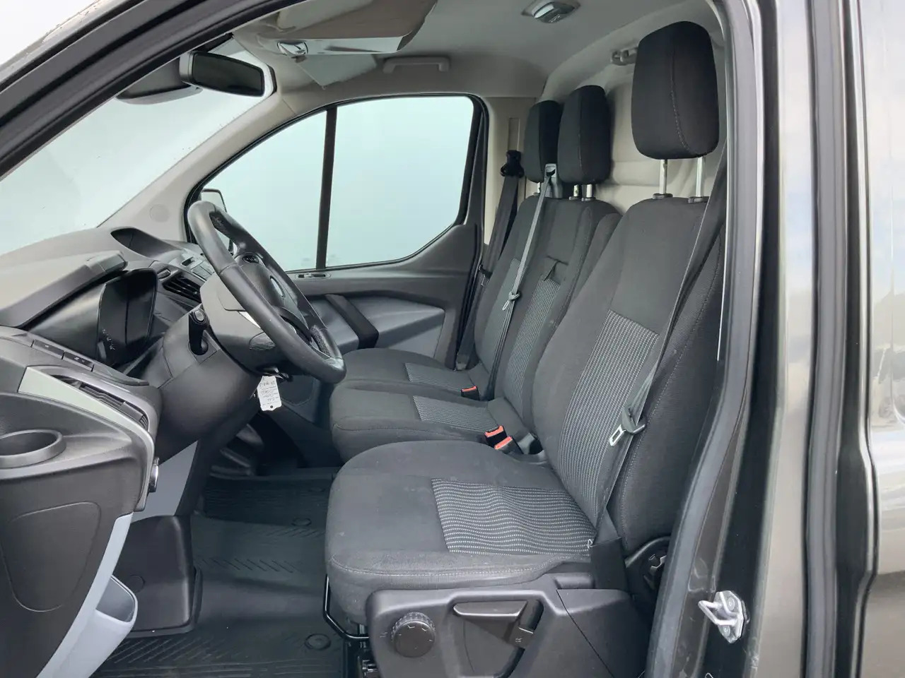 Ford Transit Custom 270 2.2 TDCI L1H1 Trend Airco Camera Cruise Dakdra - Furgon: zdjęcie 4 Ford Transit Custom 270 2.2 TDCI L1H1 Trend Airco Camera Cruise Dakdra - Furgon: zdjęcie 4