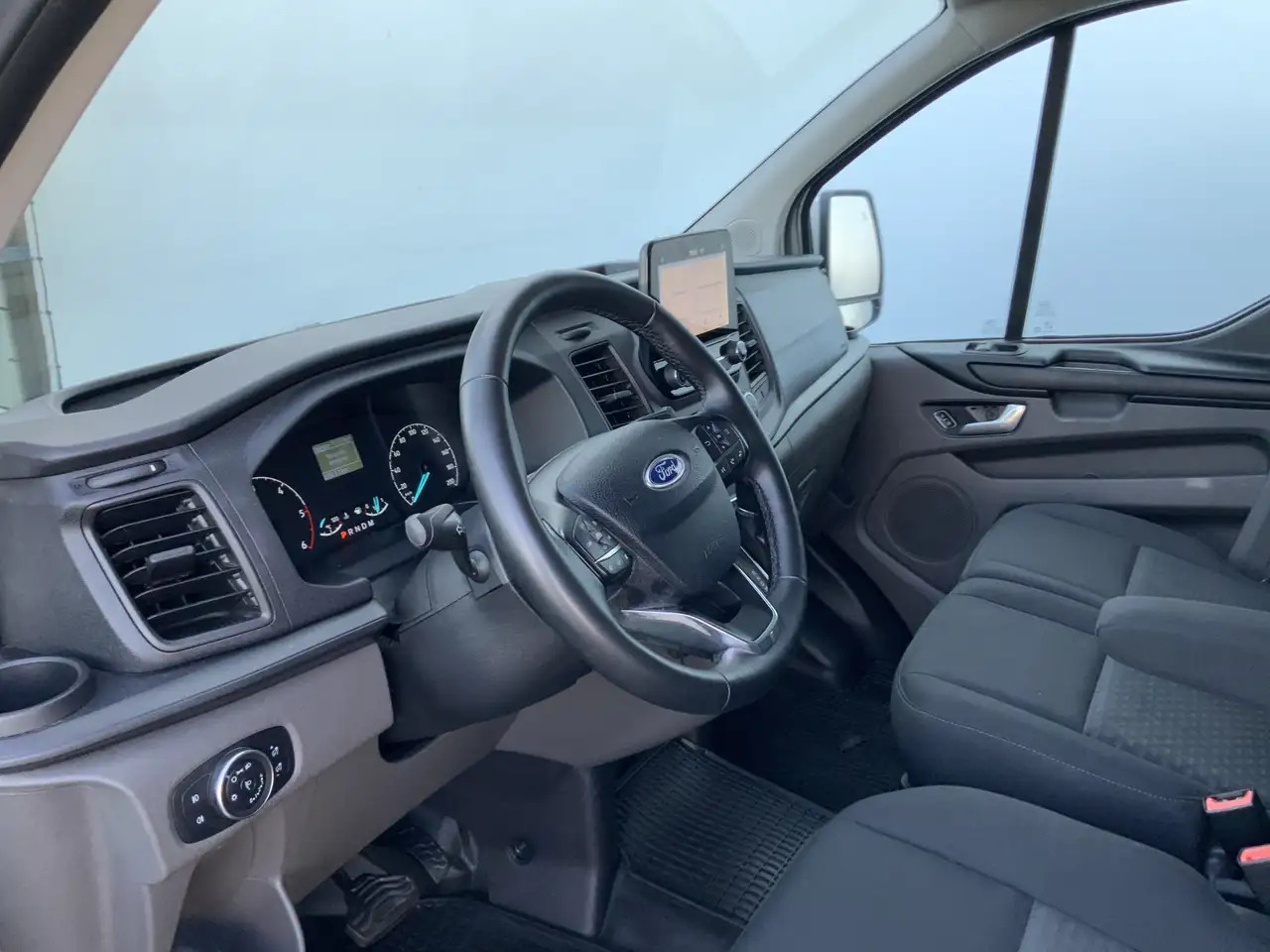 Ford Transit Custom 300 2.0 TDCI L1H1 Limited Airco Cruise Camera 3 Zi - Furgon: zdjęcie 5 Ford Transit Custom 300 2.0 TDCI L1H1 Limited Airco Cruise Camera 3 Zi - Furgon: zdjęcie 5