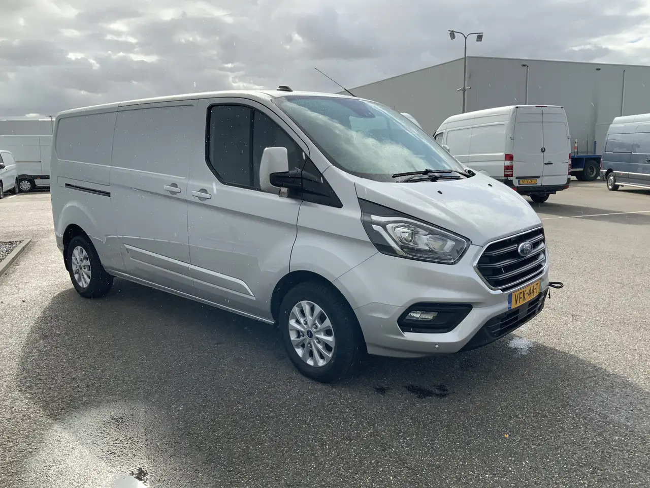 Ford Transit Custom 300 2.0 TDCI (MOTOR DEFECT!!) L2H2 Airco Navi 3 Zi - Furgon: zdjęcie 2 Ford Transit Custom 300 2.0 TDCI (MOTOR DEFECT!!) L2H2 Airco Navi 3 Zi - Furgon: zdjęcie 2