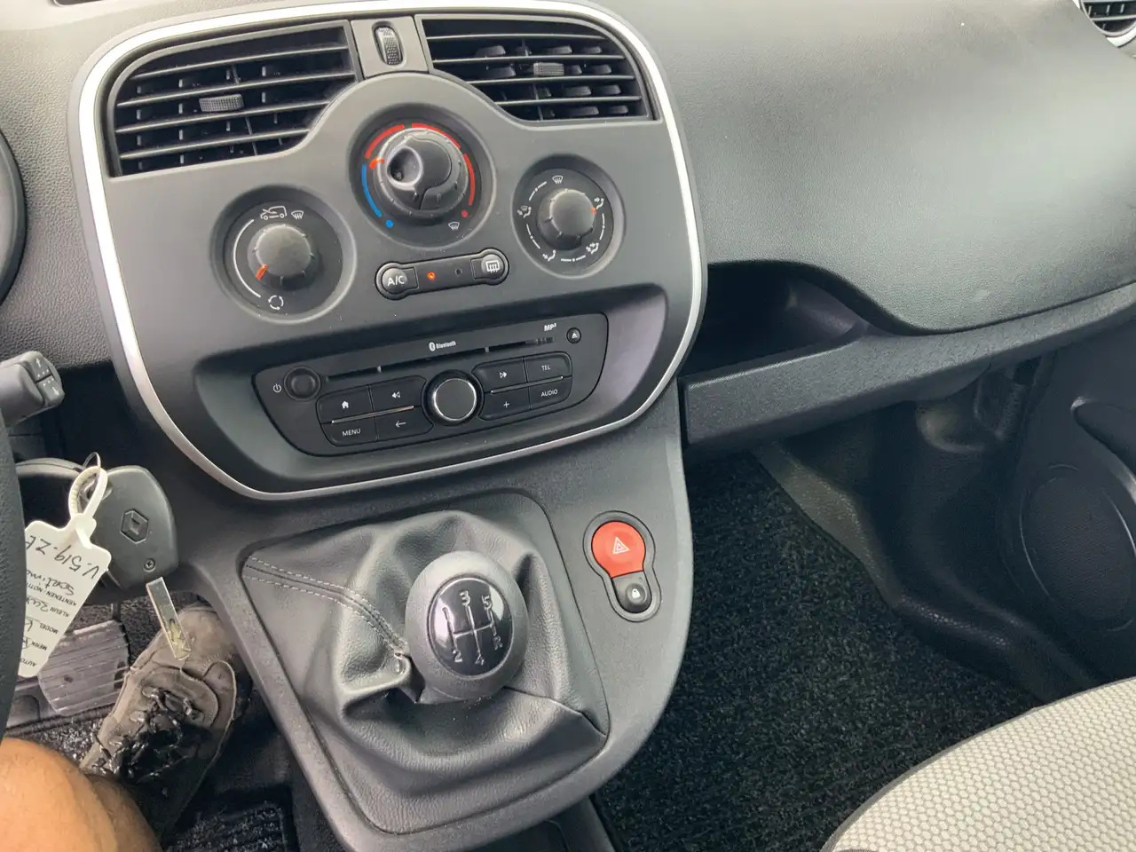 Mały samochód dostawczy Renault Kangoo 1.5 dCi 90 Energy Comfort Plus .Sortimo Kasten Com: zdjęcie 14 Mały samochód dostawczy Renault Kangoo 1.5 dCi 90 Energy Comfort Plus .Sortimo Kasten Com: zdjęcie 14