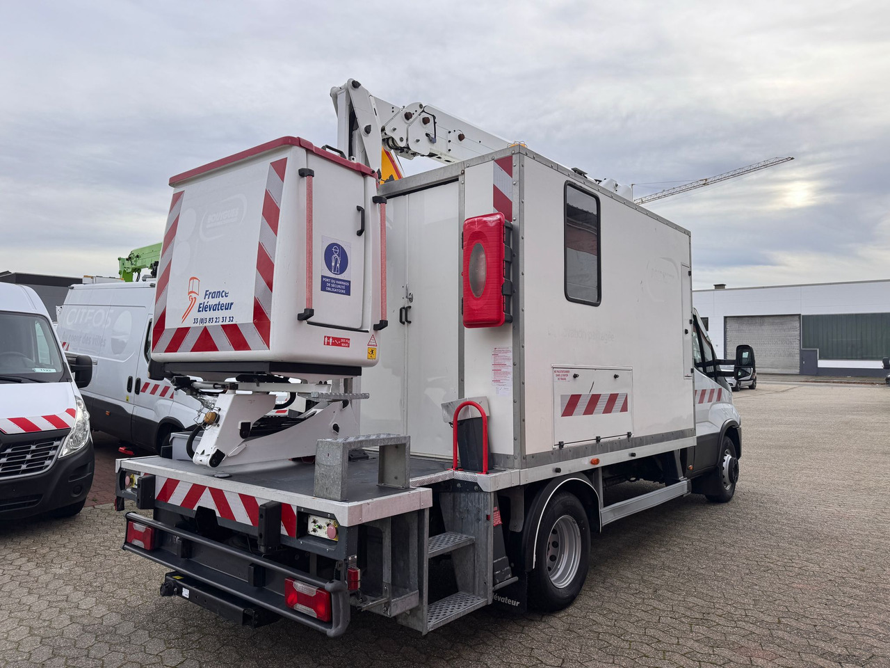 IVECO Daily 70C18 Hubarbeitsbühne Steiger France Elevateur 172 CPL EURO 6C - Podnośnik koszowy w samochody ciężarowe: zdjęcie 4 IVECO Daily 70C18 Hubarbeitsbühne Steiger France Elevateur 172 CPL EURO 6C - Podnośnik koszowy w samochody ciężarowe: zdjęcie 4