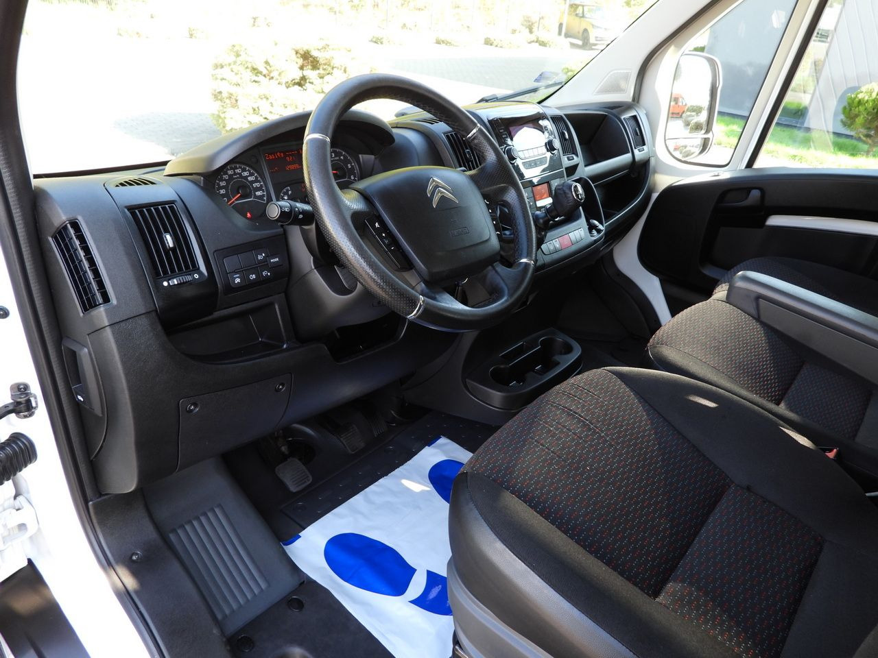 CITROEN JUMPER STAKE BODY DOUBLE CABIN DOKA 7 SEATS PNEUMATICS AIR CONDITIONING 140HP - Samochód dostawczy doka: zdjęcie 2 CITROEN JUMPER STAKE BODY DOUBLE CABIN DOKA 7 SEATS PNEUMATICS AIR CONDITIONING 140HP - Samochód dostawczy doka: zdjęcie 2