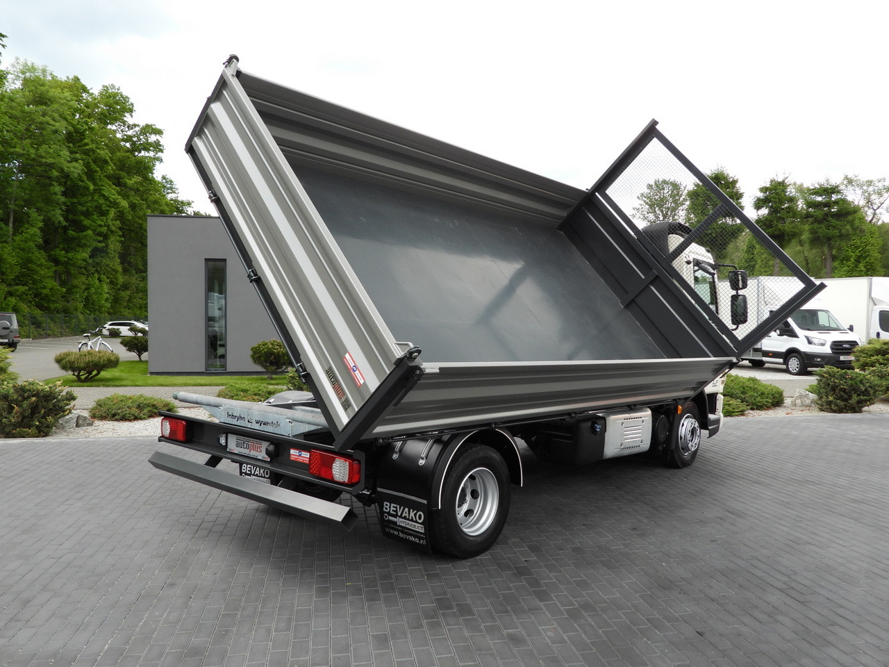 DAF LF 180 THREE-WAY TIPPER CRUISE CONTROL LED LIGHTS AUTOMATIC TRANSMISSION TWIN WHEELS AIR CONDITIONING 180HP - Wywrotka: zdjęcie 3 DAF LF 180 THREE-WAY TIPPER CRUISE CONTROL LED LIGHTS AUTOMATIC TRANSMISSION TWIN WHEELS AIR CONDITIONING 180HP - Wywrotka: zdjęcie 3