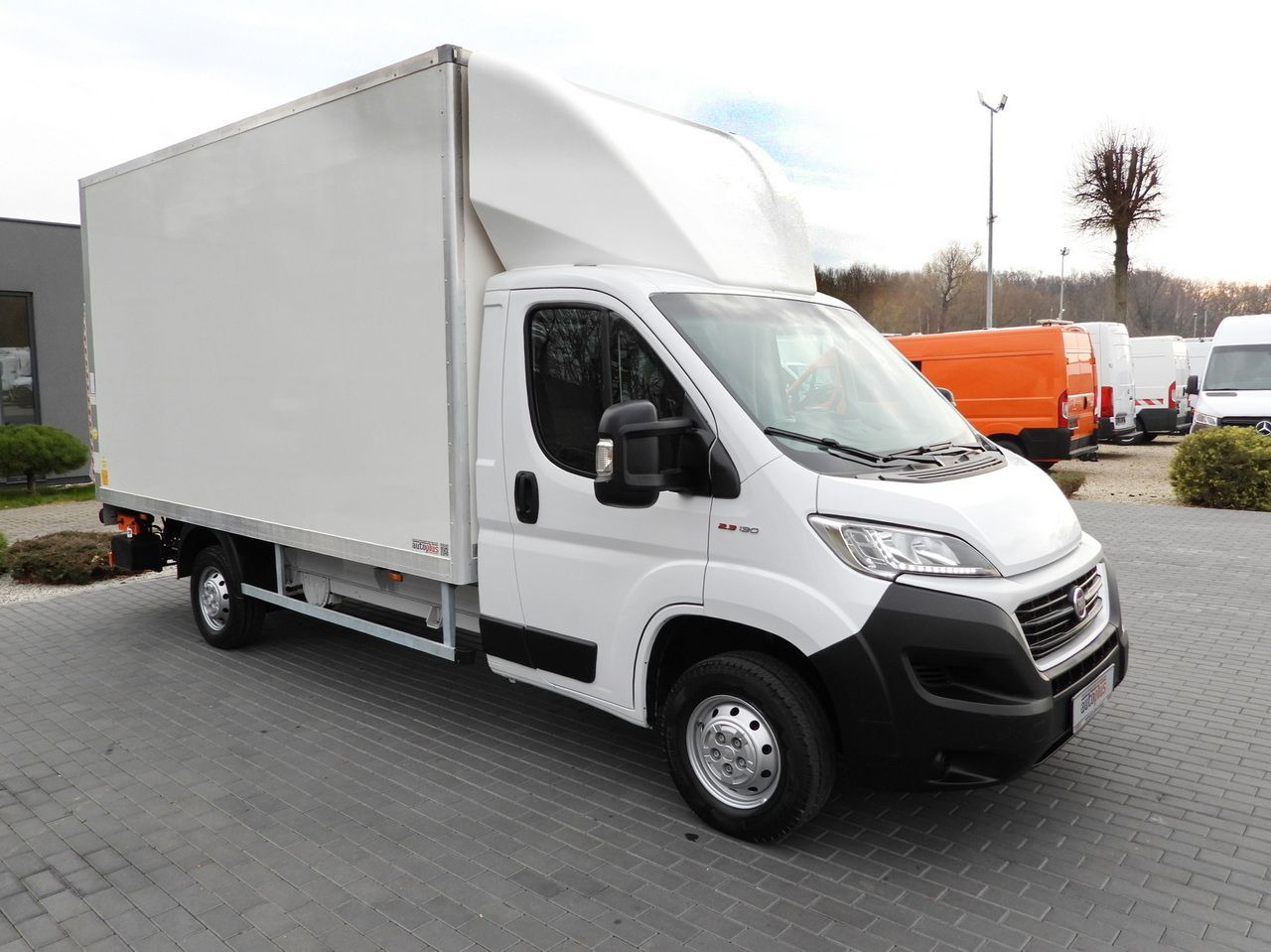 FIAT DUCATO BOX LIFT 8 PALLETS CRUISE CONTROL NAVIGATION LED LIGHTS AIR CONDITIONING 130HP - Dostawczy kontener: zdjęcie 4 FIAT DUCATO BOX LIFT 8 PALLETS CRUISE CONTROL NAVIGATION LED LIGHTS AIR CONDITIONING 130HP - Dostawczy kontener: zdjęcie 4
