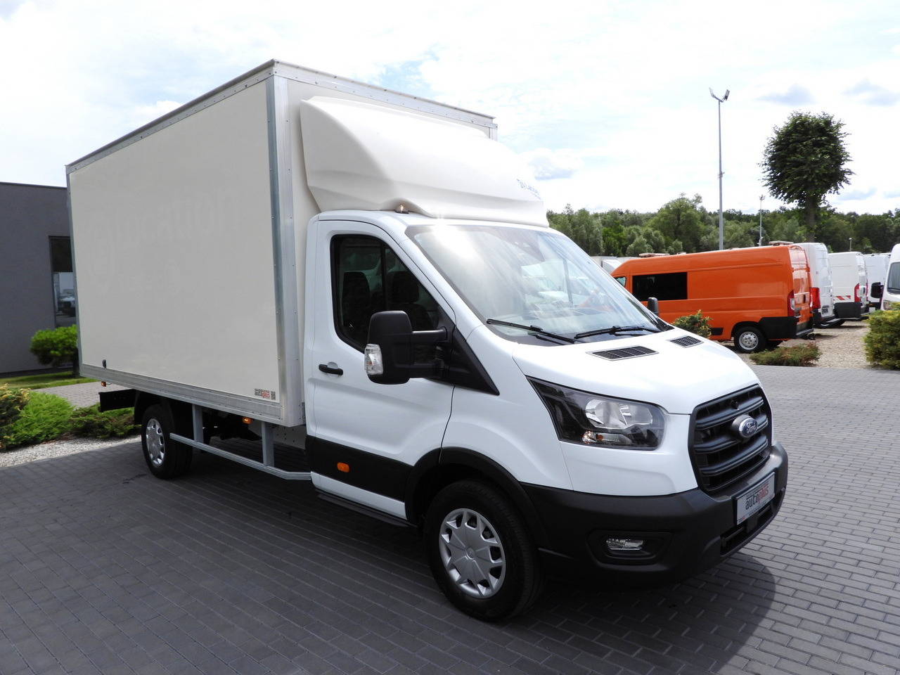 FORD TRANSIT BOX 8 PALLETS CRUISE CONTROL AIR CONDITIONING 130HP - Dostawczy kontener: zdjęcie 4 FORD TRANSIT BOX 8 PALLETS CRUISE CONTROL AIR CONDITIONING 130HP - Dostawczy kontener: zdjęcie 4