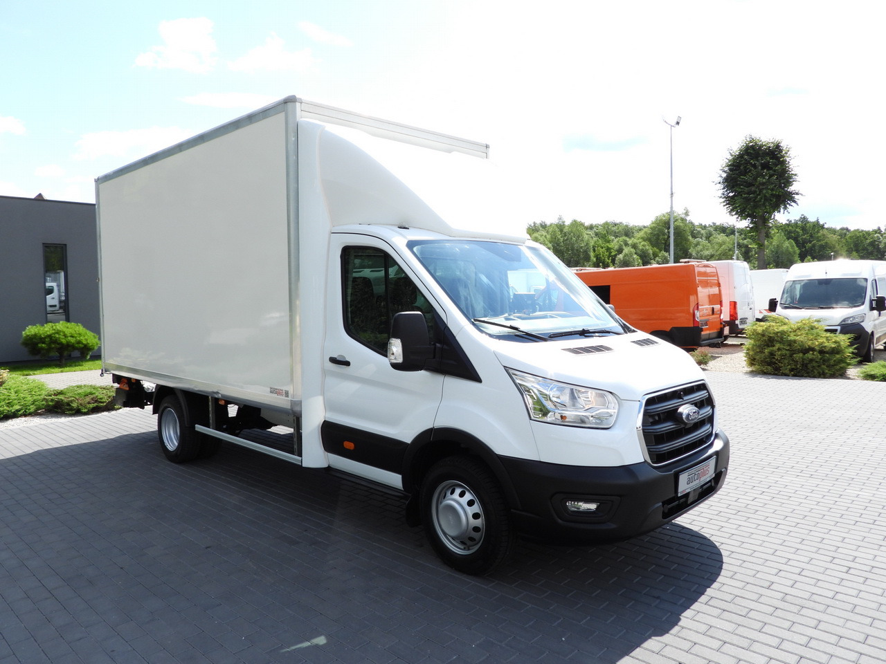 FORD TRANSIT BOX LIFT 8 PALLETS CRUISE CONTROL LED LIGHTS TWIN WHEELS AIR CONDITIONING 130HP - Dostawczy kontener: zdjęcie 4 FORD TRANSIT BOX LIFT 8 PALLETS CRUISE CONTROL LED LIGHTS TWIN WHEELS AIR CONDITIONING 130HP - Dostawczy kontener: zdjęcie 4