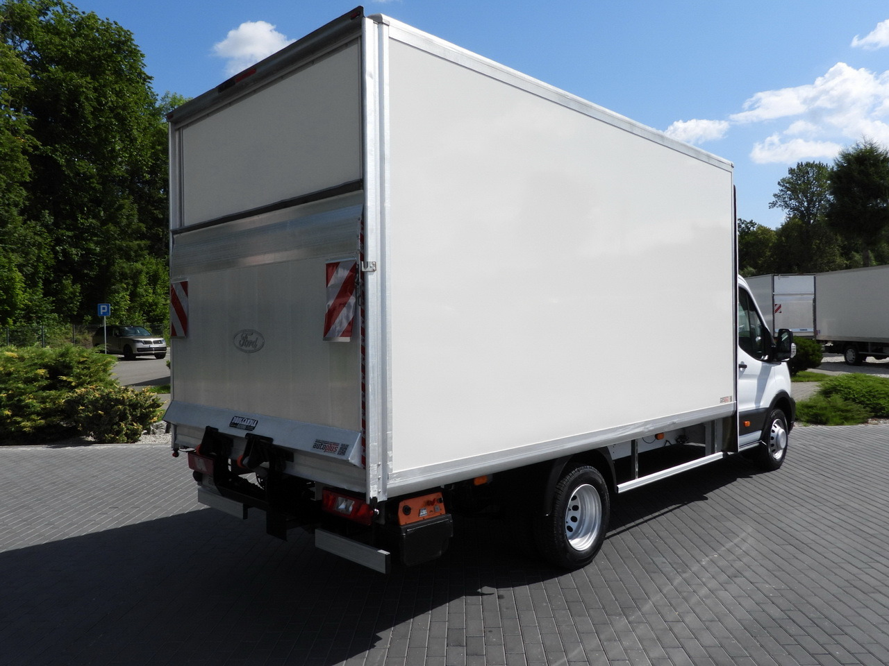 FORD TRANSIT BOX LIFT 8 PALLETS CRUISE CONTROL LED LIGHTS TWIN WHEELS AIR CONDITIONING 130HP - Dostawczy kontener: zdjęcie 3 FORD TRANSIT BOX LIFT 8 PALLETS CRUISE CONTROL LED LIGHTS TWIN WHEELS AIR CONDITIONING 130HP - Dostawczy kontener: zdjęcie 3