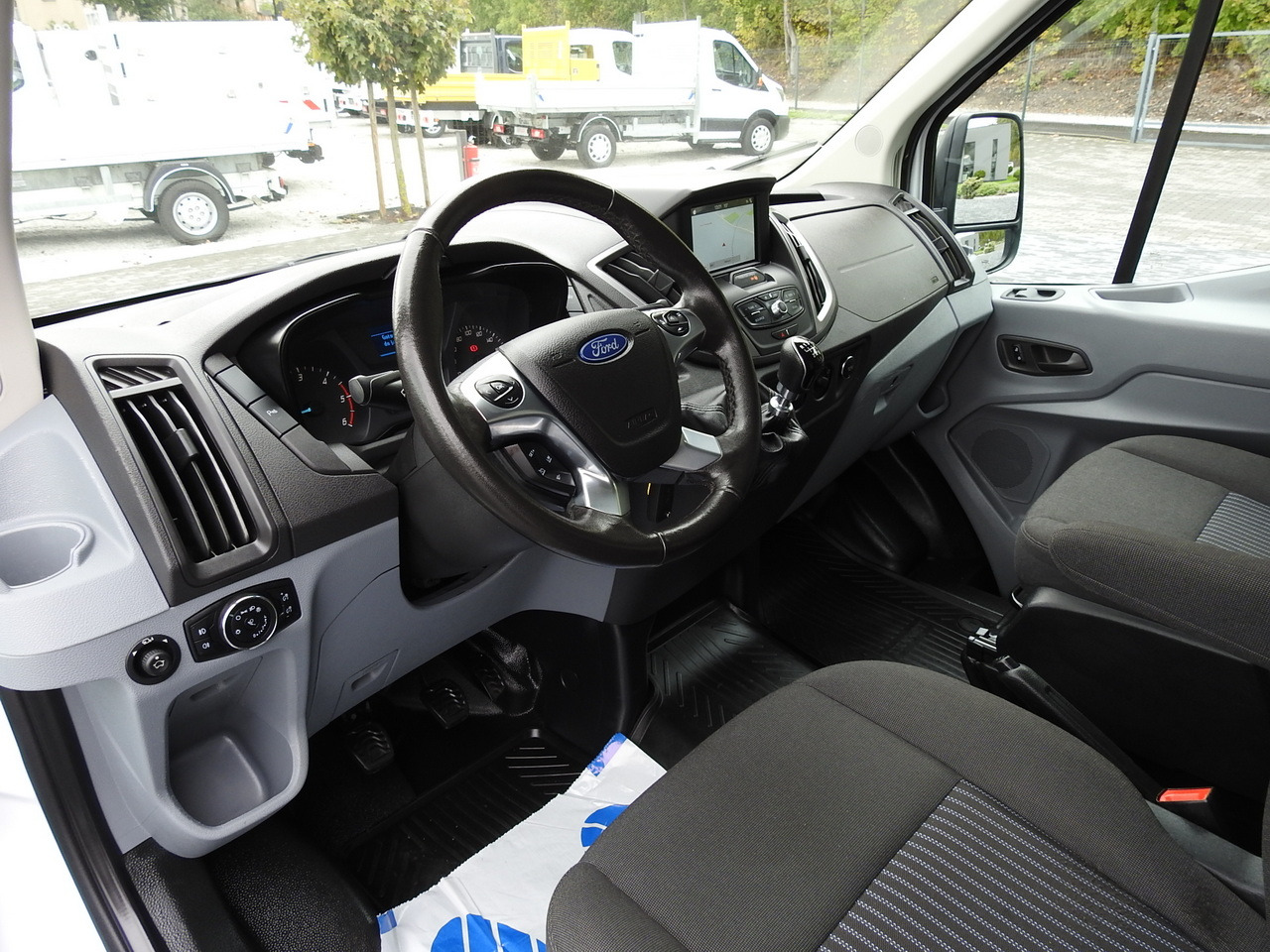 FORD TRANSIT REFRIGERATOR VAN 0*C HEATING FUNCTION POWER SUPPLY 230V CRUISE CONTROL NAVIGATION AIR CONDITIONING LED LIGHTS 130HP - Samochód dostawczy chłodnia: zdjęcie 2 FORD TRANSIT REFRIGERATOR VAN 0*C HEATING FUNCTION POWER SUPPLY 230V CRUISE CONTROL NAVIGATION AIR CONDITIONING LED LIGHTS 130HP - Samochód dostawczy chłodnia: zdjęcie 2