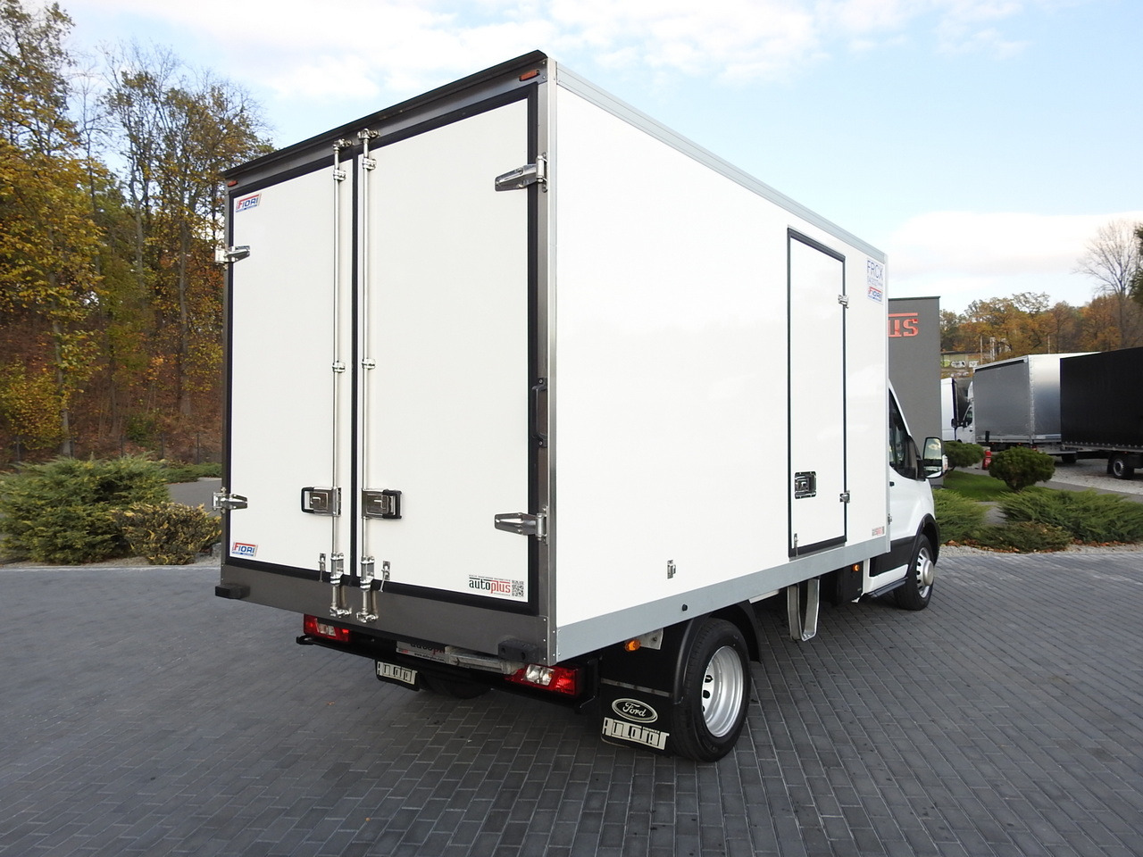 FORD TRANSIT REGRIGERATOR BOX -10*C POWER SUPPLY 230V CRUISE CONTROL AIR CONDITIONING LED LIGHTS PNEUMATICS TWIN WHEELS 130HP - Samochód dostawczy chłodnia: zdjęcie 3 FORD TRANSIT REGRIGERATOR BOX -10*C POWER SUPPLY 230V CRUISE CONTROL AIR CONDITIONING LED LIGHTS PNEUMATICS TWIN WHEELS 130HP - Samochód dostawczy chłodnia: zdjęcie 3