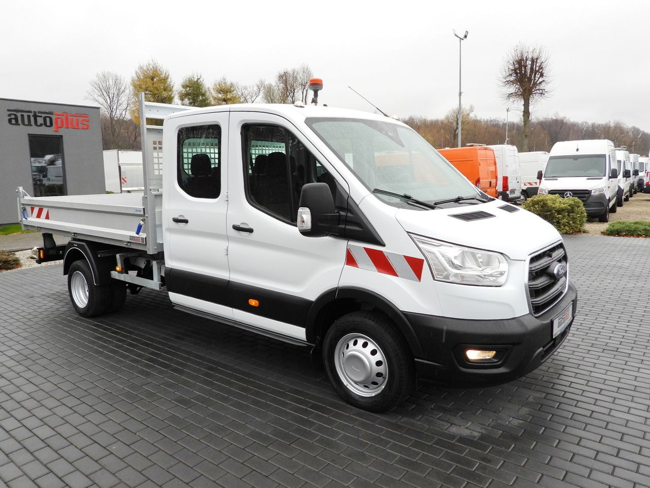 FORD TRANSIT TIPPER DOUBLE CABIN DOKA 6 SEATS CRUISE CONTROL LED LIGHTS TWIN WHEELS AIR CONDITIONING 170HP - Samochód dostawczy wywrotka: zdjęcie 4 FORD TRANSIT TIPPER DOUBLE CABIN DOKA 6 SEATS CRUISE CONTROL LED LIGHTS TWIN WHEELS AIR CONDITIONING 170HP - Samochód dostawczy wywrotka: zdjęcie 4