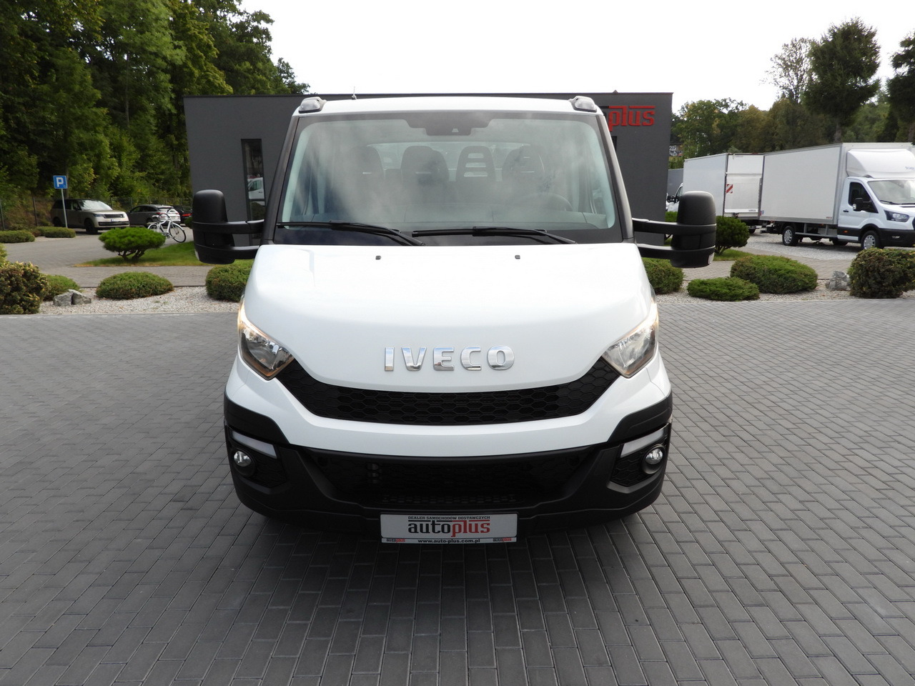 IVECO DAILY 35C17 STAKE BODY DOUBLE CABIN DOKA 7 SEATS CRUISE CONTROL TWIN WHEELS AIR CONDITIONING 170HP - Samochód dostawczy doka: zdjęcie 5 IVECO DAILY 35C17 STAKE BODY DOUBLE CABIN DOKA 7 SEATS CRUISE CONTROL TWIN WHEELS AIR CONDITIONING 170HP - Samochód dostawczy doka: zdjęcie 5