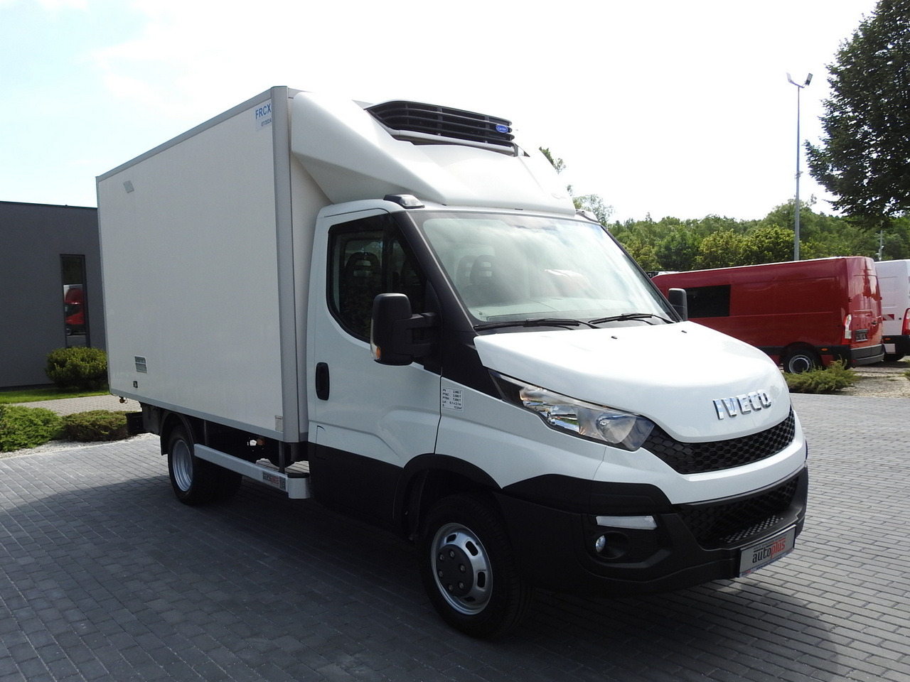 IVECO DAILY 35S15 REGRIGERATOR BOX -12*C 8 PALLETS CRUISE CONTROL TWIN WHEELS AIR CONDITIONING 150HP - Samochód dostawczy chłodnia: zdjęcie 4 IVECO DAILY 35S15 REGRIGERATOR BOX -12*C 8 PALLETS CRUISE CONTROL TWIN WHEELS AIR CONDITIONING 150HP - Samochód dostawczy chłodnia: zdjęcie 4