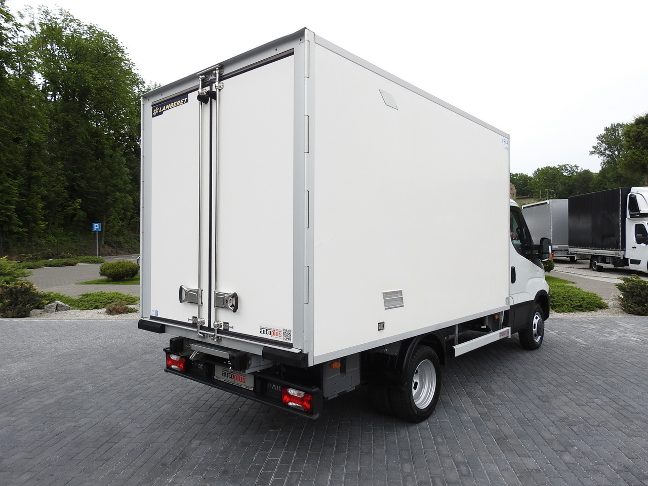 IVECO DAILY 35S15 REGRIGERATOR BOX -12*C 8 PALLETS CRUISE CONTROL TWIN WHEELS AIR CONDITIONING 150HP - Samochód dostawczy chłodnia: zdjęcie 3 IVECO DAILY 35S15 REGRIGERATOR BOX -12*C 8 PALLETS CRUISE CONTROL TWIN WHEELS AIR CONDITIONING 150HP - Samochód dostawczy chłodnia: zdjęcie 3
