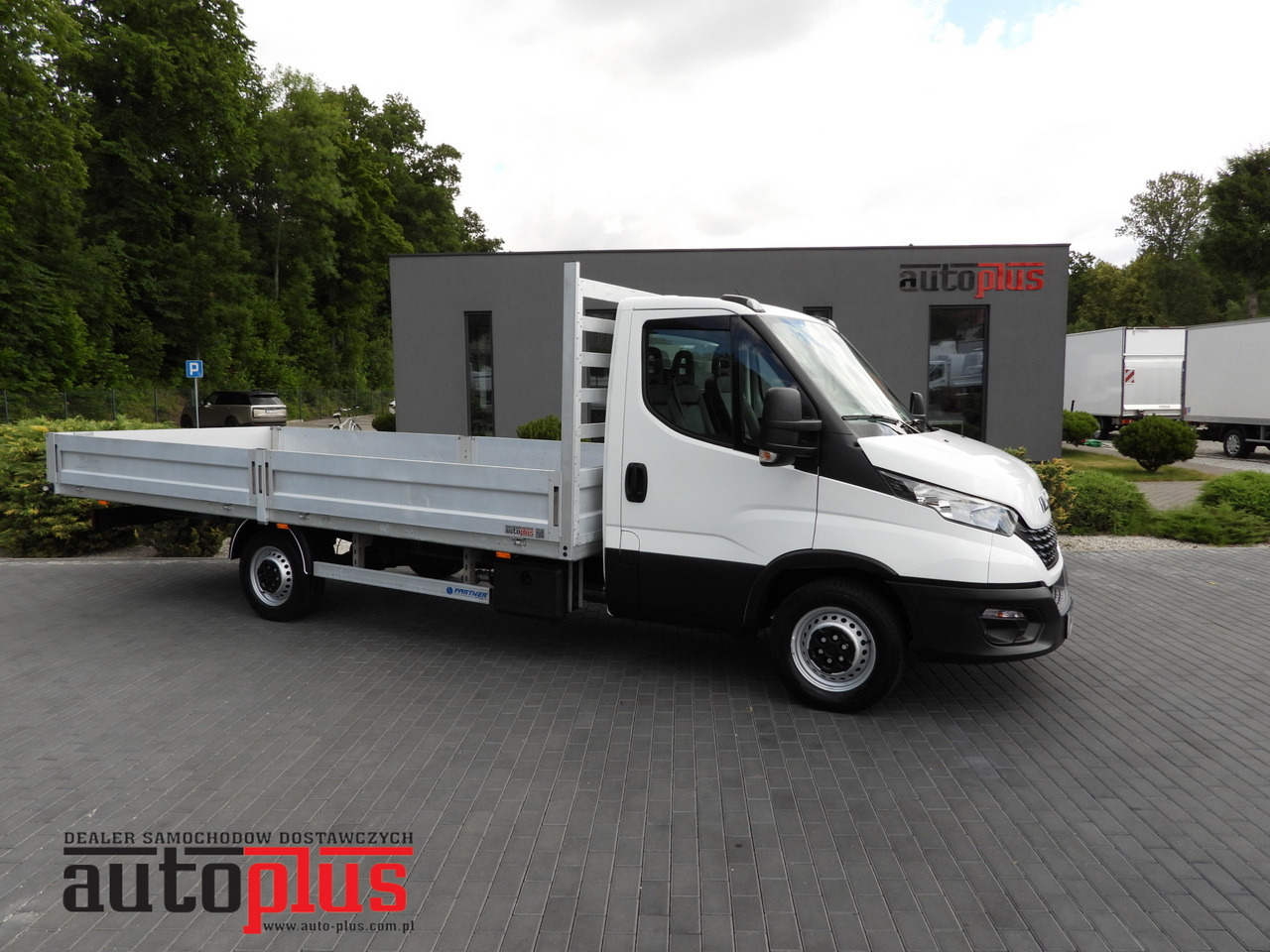 IVECO DAILY 35S16 STAKE BODY 10 PALLETS CRUISE CONTROL AIR CONDITIONING 160HP - Samochód dostawczy skrzyniowy: zdjęcie 1 IVECO DAILY 35S16 STAKE BODY 10 PALLETS CRUISE CONTROL AIR CONDITIONING 160HP - Samochód dostawczy skrzyniowy: zdjęcie 1