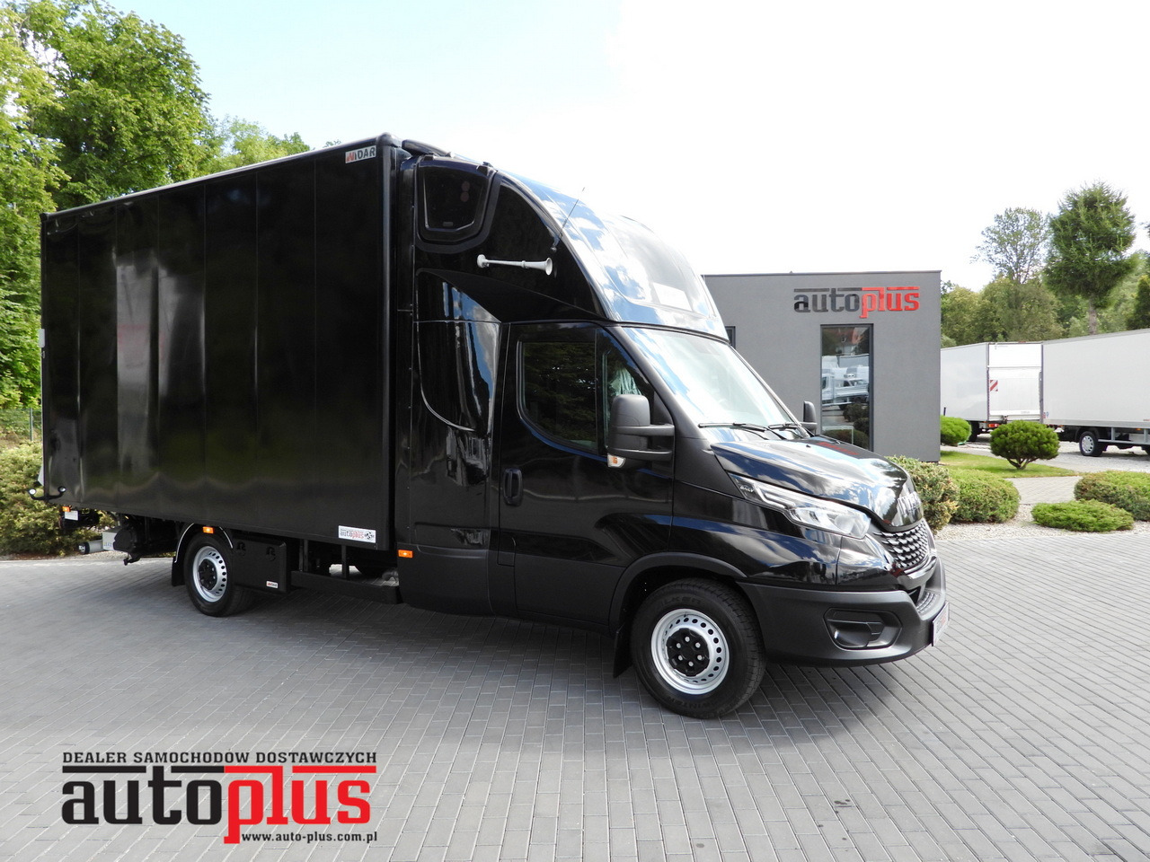 IVECO DAILY 35S18 BOX LIFT 8 PALLETS WEBASTO CRUISE CONTROL NAVIGATION LED LIGHTS PNEUMATICS AIR CONDITIONING 180HP - Dostawczy kontener: zdjęcie 1 IVECO DAILY 35S18 BOX LIFT 8 PALLETS WEBASTO CRUISE CONTROL NAVIGATION LED LIGHTS PNEUMATICS AIR CONDITIONING 180HP - Dostawczy kontener: zdjęcie 1