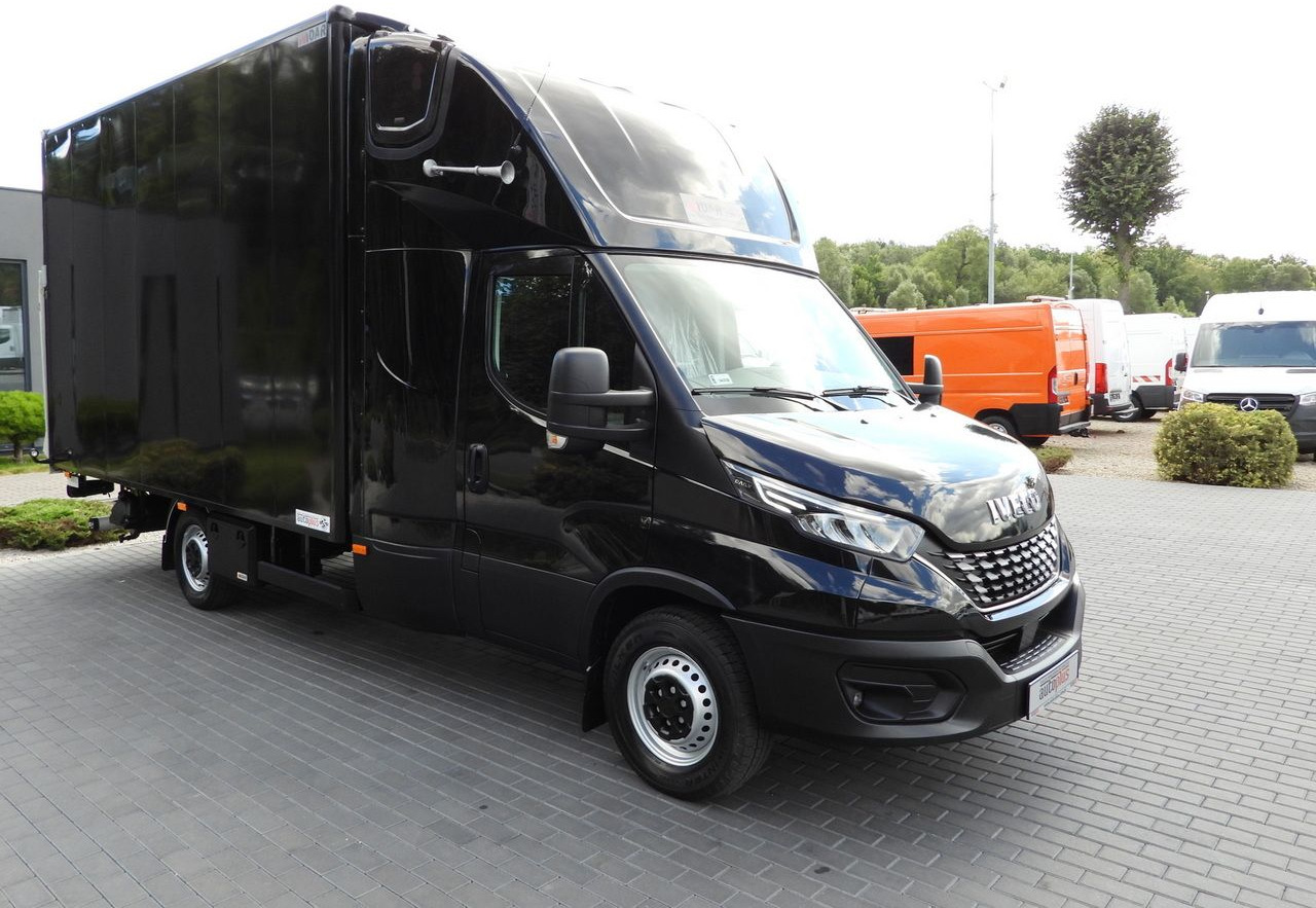 IVECO DAILY 35S18 BOX LIFT 8 PALLETS WEBASTO CRUISE CONTROL NAVIGATION LED LIGHTS PNEUMATICS AIR CONDITIONING 180HP - Dostawczy kontener: zdjęcie 4 IVECO DAILY 35S18 BOX LIFT 8 PALLETS WEBASTO CRUISE CONTROL NAVIGATION LED LIGHTS PNEUMATICS AIR CONDITIONING 180HP - Dostawczy kontener: zdjęcie 4