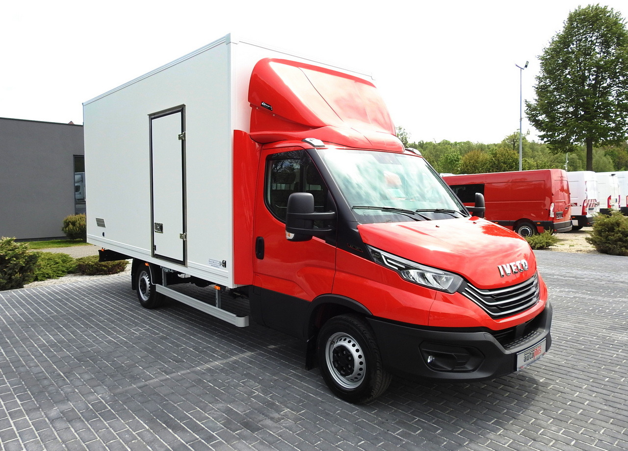 IVECO DAILY 35S18 NEW BOX 10 PALLETS CRUISE CONTROL NAVIGATION AIR CONDITIONING LED LIGHTS GUARANTEE 180HP - Dostawczy kontener: zdjęcie 4 IVECO DAILY 35S18 NEW BOX 10 PALLETS CRUISE CONTROL NAVIGATION AIR CONDITIONING LED LIGHTS GUARANTEE 180HP - Dostawczy kontener: zdjęcie 4