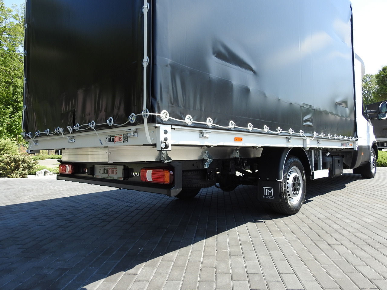 Nowy Samochód dostawczy plandeka IVECO DAILY 35S18 NEW TARPAULIN 8 PALLETS CRUISE CONTROL NAVIGATION LED LIGHTS AUTOMATIC TRANSMISSION HI-MATIC MANUFACTURERS WARRANTY 180HP: zdjęcie 29 Nowy Samochód dostawczy plandeka IVECO DAILY 35S18 NEW TARPAULIN 8 PALLETS CRUISE CONTROL NAVIGATION LED LIGHTS AUTOMATIC TRANSMISSION HI-MATIC MANUFACTURERS WARRANTY 180HP: zdjęcie 29