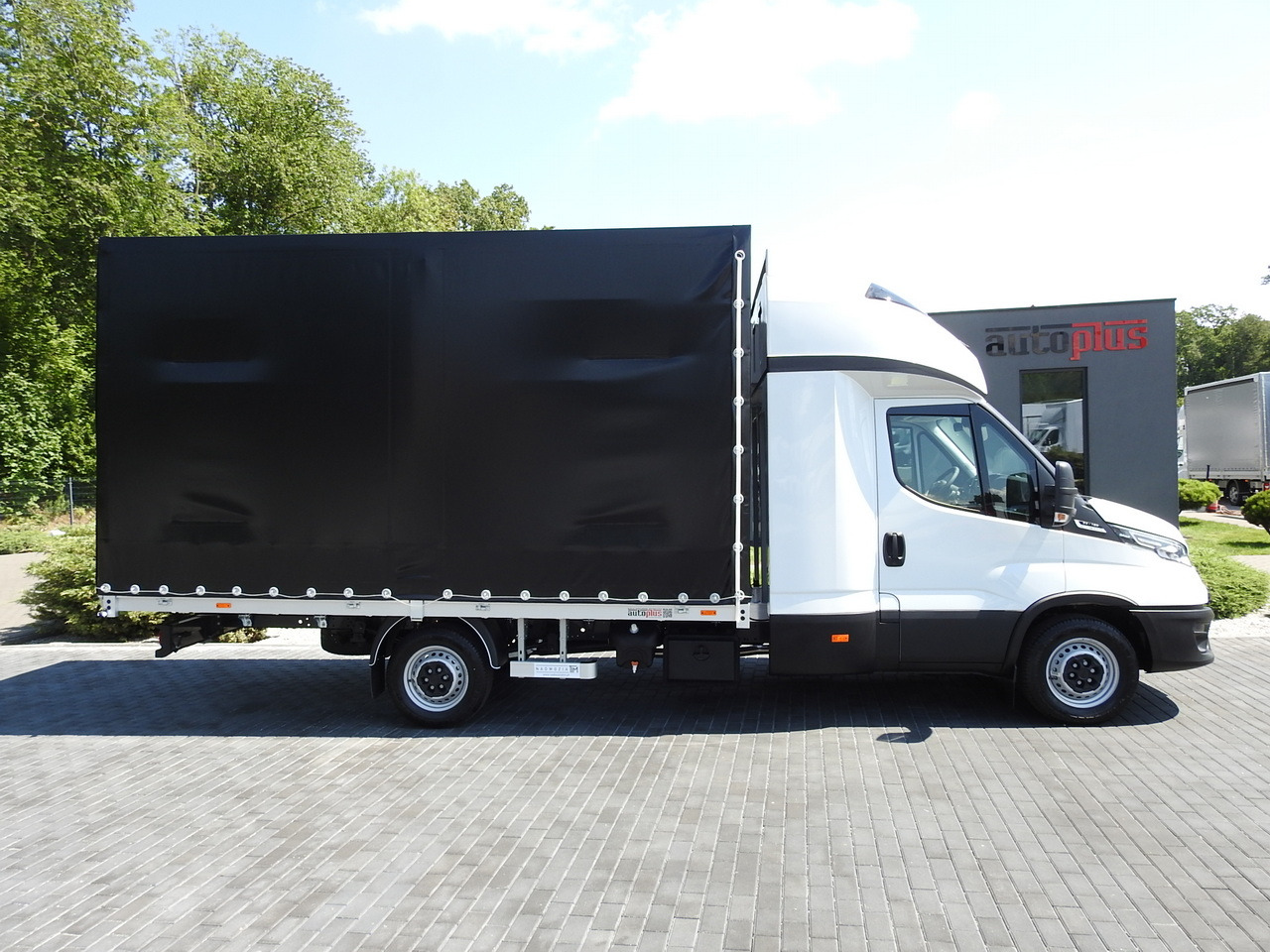 Nowy Samochód dostawczy plandeka IVECO DAILY 35S18 NEW TARPAULIN 8 PALLETS CRUISE CONTROL NAVIGATION LED LIGHTS AUTOMATIC TRANSMISSION HI-MATIC MANUFACTURERS WARRANTY 180HP: zdjęcie 7 Nowy Samochód dostawczy plandeka IVECO DAILY 35S18 NEW TARPAULIN 8 PALLETS CRUISE CONTROL NAVIGATION LED LIGHTS AUTOMATIC TRANSMISSION HI-MATIC MANUFACTURERS WARRANTY 180HP: zdjęcie 7