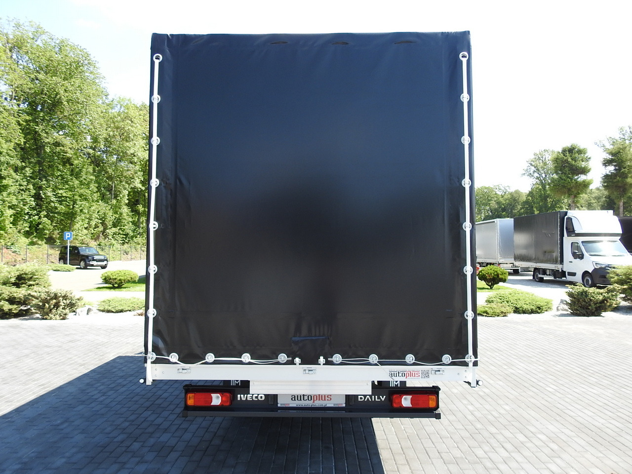 Nowy Samochód dostawczy plandeka IVECO DAILY 35S18 NEW TARPAULIN 8 PALLETS CRUISE CONTROL NAVIGATION LED LIGHTS AUTOMATIC TRANSMISSION HI-MATIC MANUFACTURERS WARRANTY 180HP: zdjęcie 11 Nowy Samochód dostawczy plandeka IVECO DAILY 35S18 NEW TARPAULIN 8 PALLETS CRUISE CONTROL NAVIGATION LED LIGHTS AUTOMATIC TRANSMISSION HI-MATIC MANUFACTURERS WARRANTY 180HP: zdjęcie 11