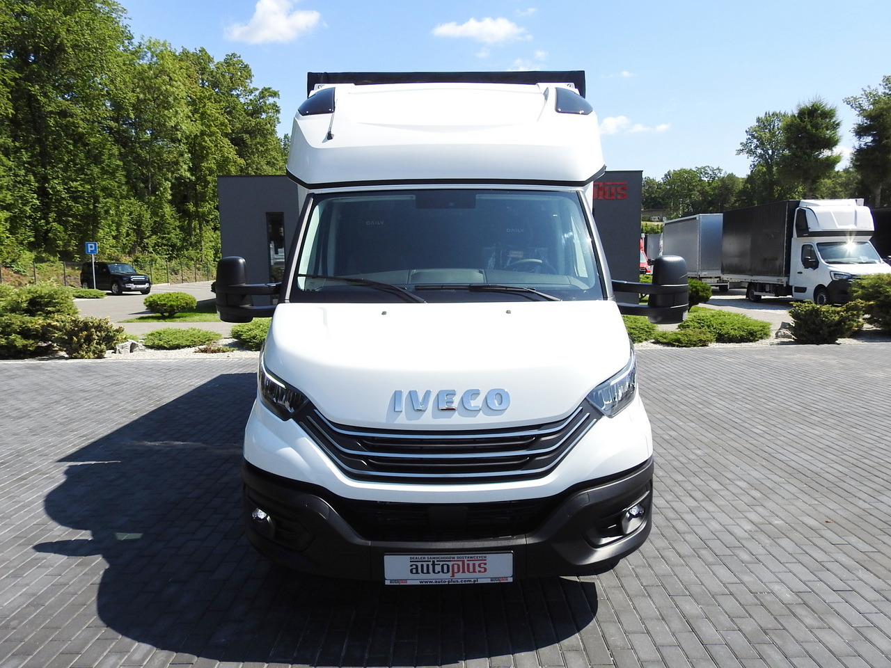 Nowy Samochód dostawczy plandeka IVECO DAILY 35S18 NEW TARPAULIN 8 PALLETS CRUISE CONTROL NAVIGATION LED LIGHTS AUTOMATIC TRANSMISSION HI-MATIC MANUFACTURERS WARRANTY 180HP: zdjęcie 5 Nowy Samochód dostawczy plandeka IVECO DAILY 35S18 NEW TARPAULIN 8 PALLETS CRUISE CONTROL NAVIGATION LED LIGHTS AUTOMATIC TRANSMISSION HI-MATIC MANUFACTURERS WARRANTY 180HP: zdjęcie 5