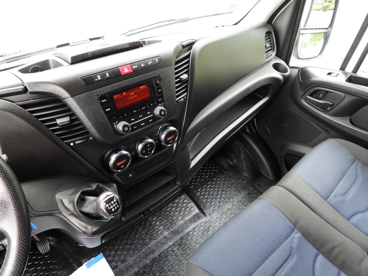 Samochód dostawczy plandeka IVECO DAILY  35S18 TARPAULIN 10 PALLETS WEBASTO CRUISE CONTROL AIR CONDITIONING  180HP: zdjęcie 35