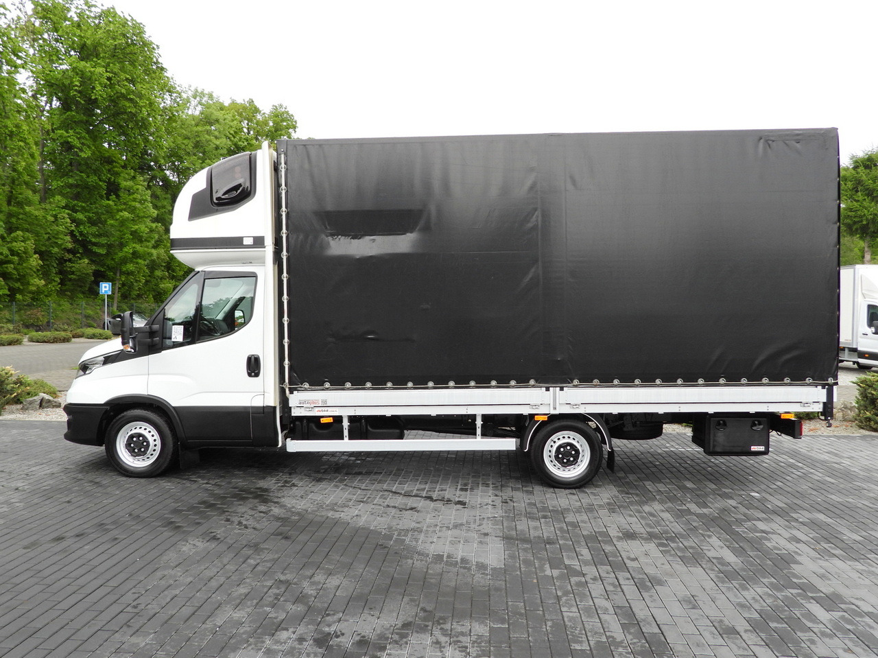 Samochód dostawczy plandeka IVECO DAILY  35S18 TARPAULIN 10 PALLETS WEBASTO CRUISE CONTROL AIR CONDITIONING  180HP: zdjęcie 9