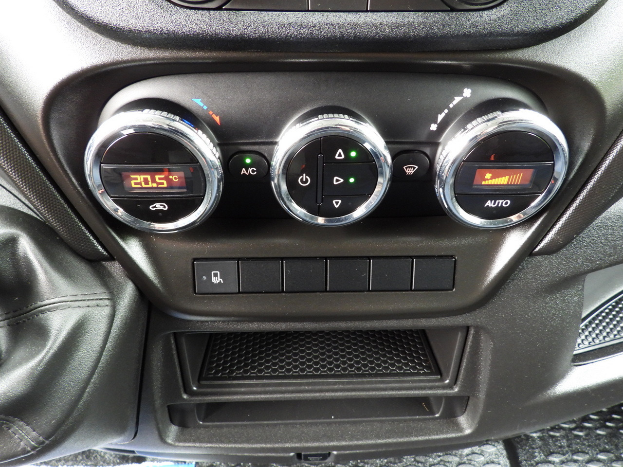 Samochód dostawczy plandeka IVECO DAILY  35S18 TARPAULIN 10 PALLETS WEBASTO CRUISE CONTROL AIR CONDITIONING  180HP: zdjęcie 38