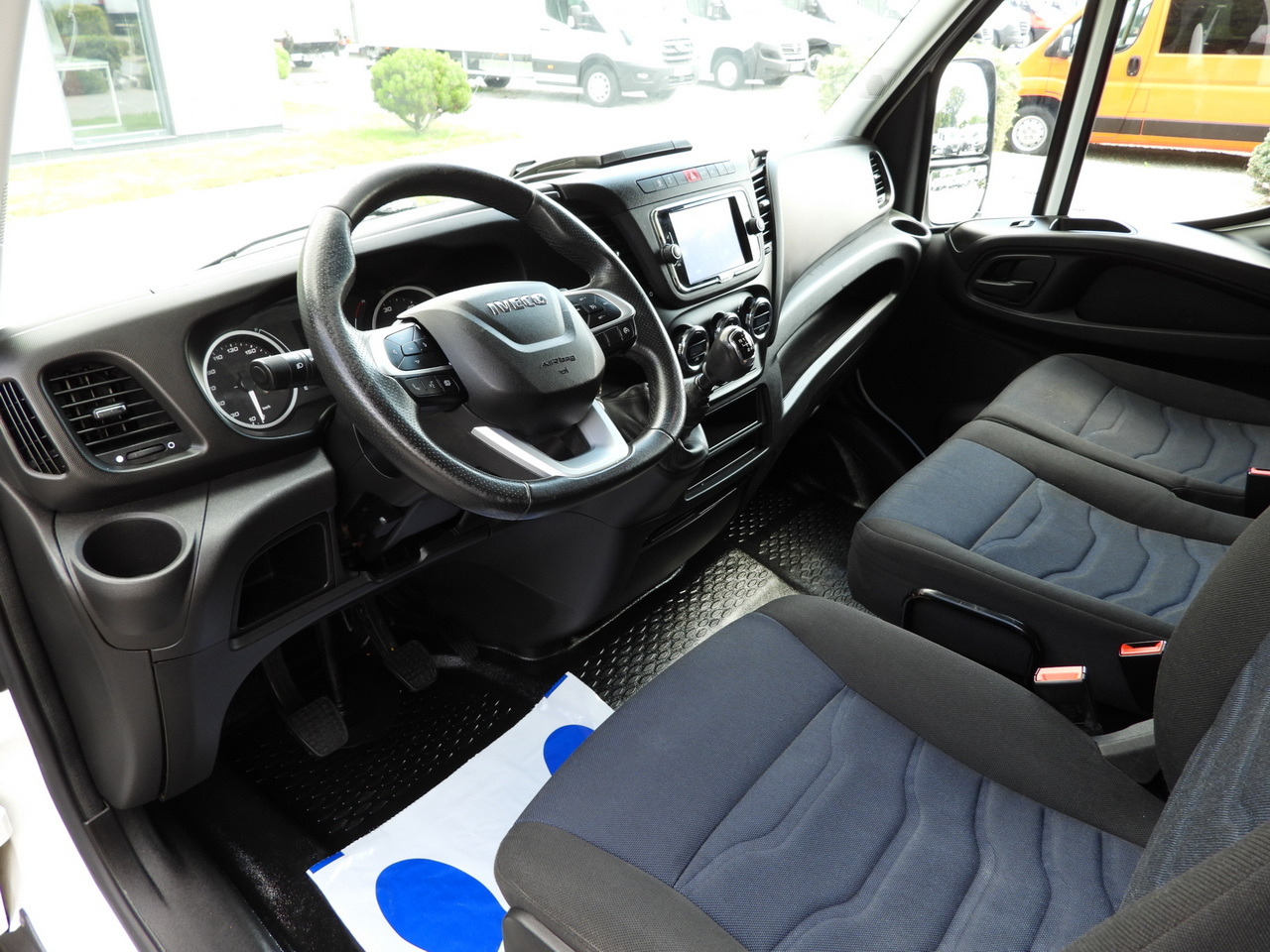 IVECO DAILY 35S18 TARPAULIN 10 PALLETS WEBASTO CRUISE CONTROL NAVIGATION LED LIGHTS AIR CONDITIONING 180HP - Samochód dostawczy plandeka: zdjęcie 2 IVECO DAILY 35S18 TARPAULIN 10 PALLETS WEBASTO CRUISE CONTROL NAVIGATION LED LIGHTS AIR CONDITIONING 180HP - Samochód dostawczy plandeka: zdjęcie 2