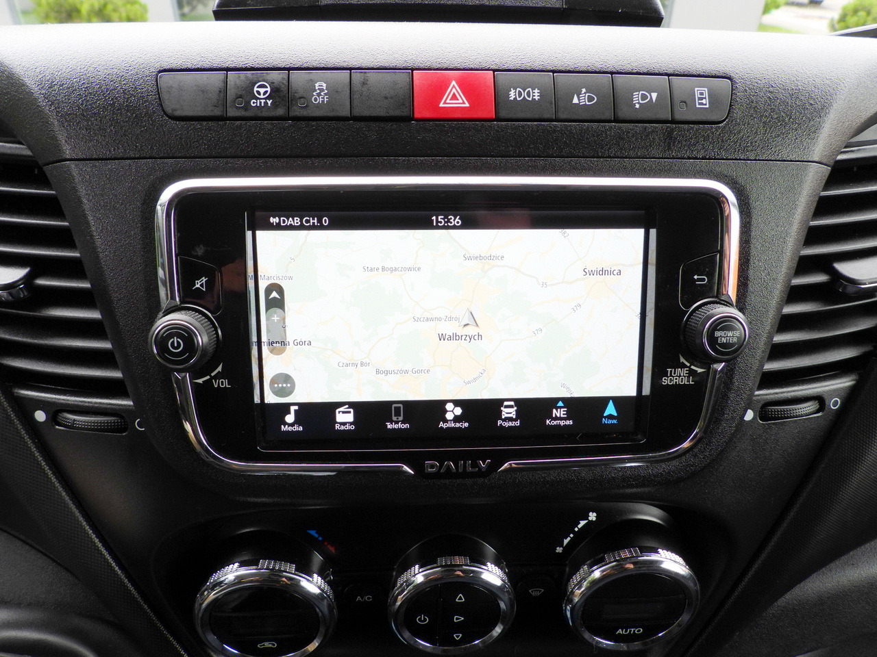 Samochód dostawczy plandeka IVECO DAILY 35S18 TARPAULIN 10 PALLETS WEBASTO CRUISE CONTROL NAVIGATION LED LIGHTS AIR CONDITIONING  180HP: zdjęcie 38