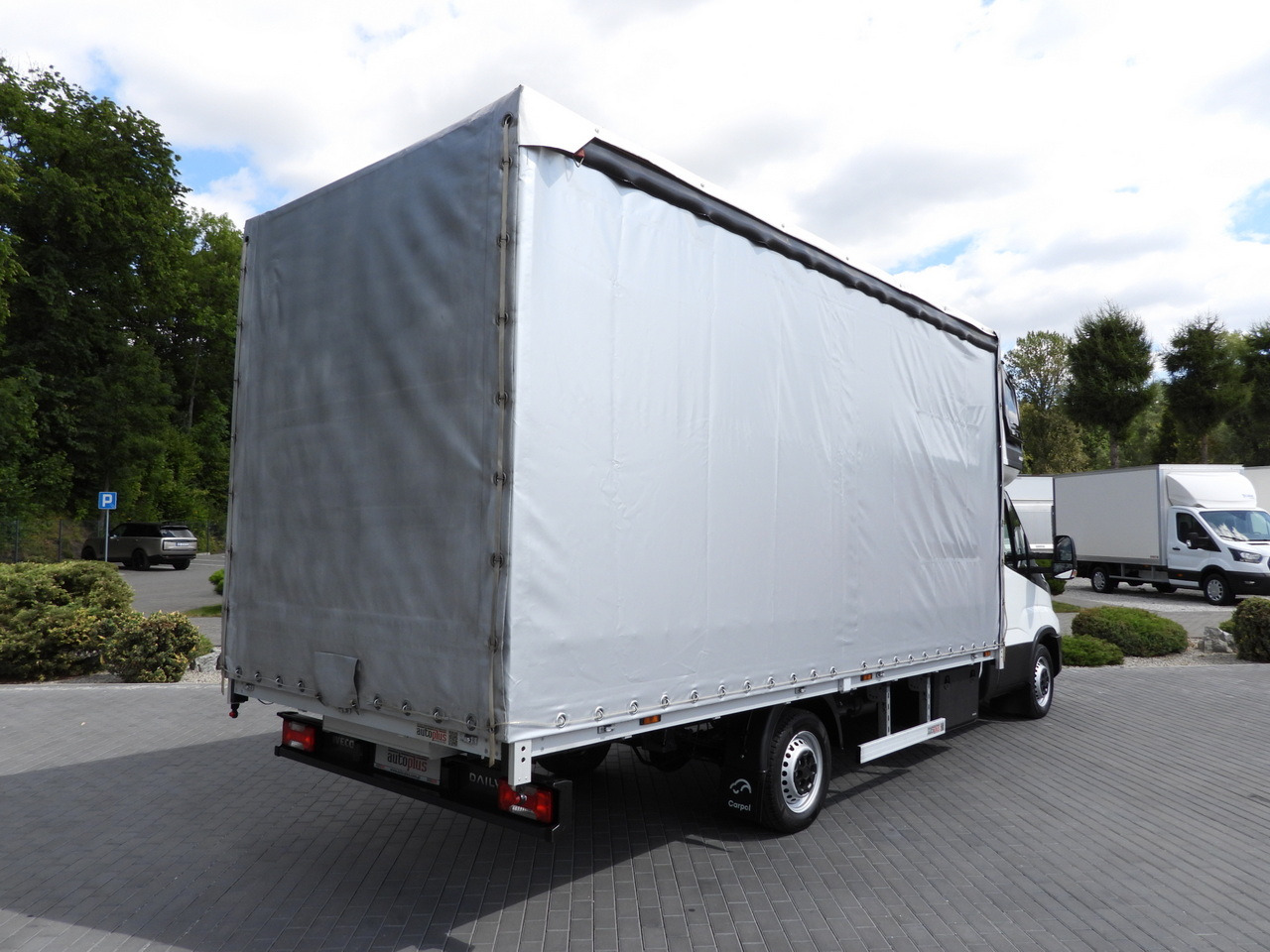 IVECO DAILY 35S18 TARPAULIN 10 PALLETS WEBASTO CRUISE CONTROL NAVIGATION LED LIGHTS AIR CONDITIONING 180HP - Samochód dostawczy plandeka: zdjęcie 3 IVECO DAILY 35S18 TARPAULIN 10 PALLETS WEBASTO CRUISE CONTROL NAVIGATION LED LIGHTS AIR CONDITIONING 180HP - Samochód dostawczy plandeka: zdjęcie 3