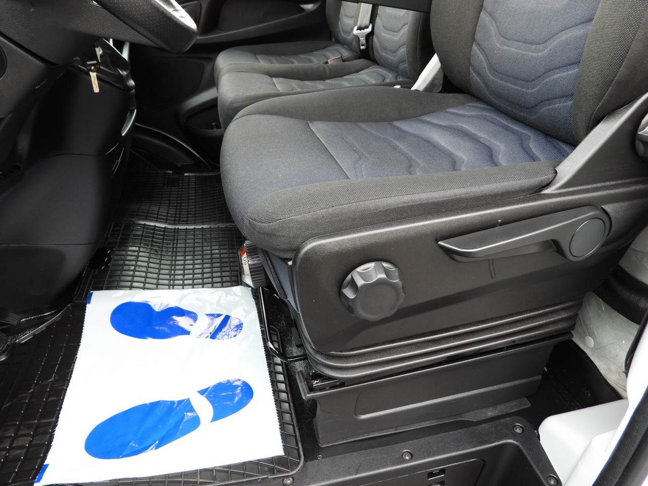 Samochód dostawczy plandeka IVECO DAILY 35S18 TARPAULIN 10 PALLETS WEBASTO CRUISE CONTROL NAVIGATION LED LIGHTS AIR CONDITIONING  180HP: zdjęcie 32