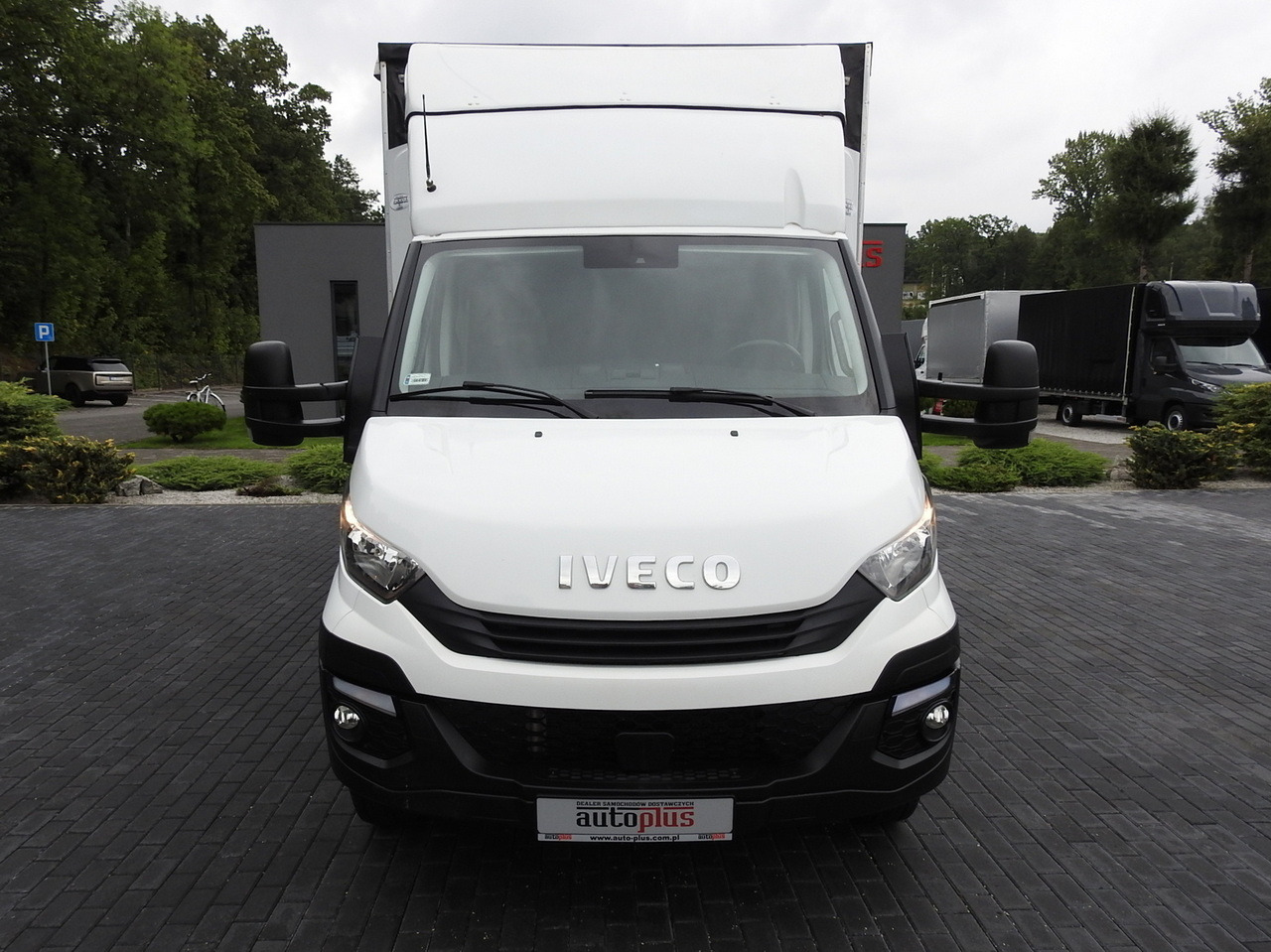 IVECO DAILY 70C18 TARPAULIN LIFT 12 PALLETS WEBASTO CRUISE CONTROL TWIN WHEELS AIR CONDITIONING 180HP - Samochód ciężarowy plandeka: zdjęcie 5 IVECO DAILY 70C18 TARPAULIN LIFT 12 PALLETS WEBASTO CRUISE CONTROL TWIN WHEELS AIR CONDITIONING 180HP - Samochód ciężarowy plandeka: zdjęcie 5