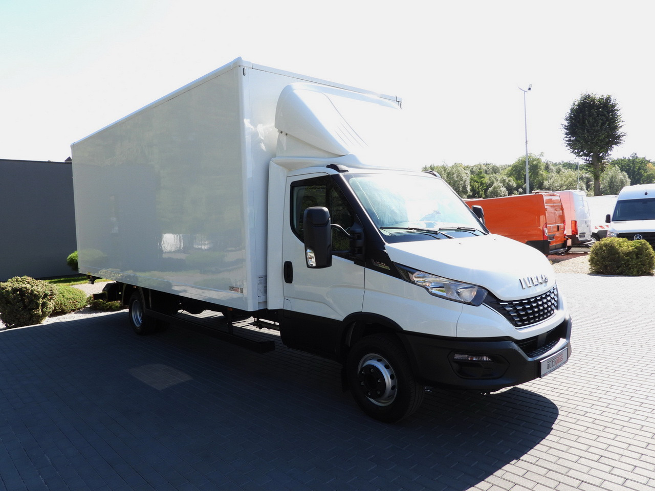 IVECO DAILY 72C18 LIFT 14 PALLETS CRUISE CONTROL PNEUMATICS AUTOMATIC TRANSMISSION HI-MATIC TWIN WHEELS AIR CONDITIONING 180HP - Dostawczy kontener: zdjęcie 4 IVECO DAILY 72C18 LIFT 14 PALLETS CRUISE CONTROL PNEUMATICS AUTOMATIC TRANSMISSION HI-MATIC TWIN WHEELS AIR CONDITIONING 180HP - Dostawczy kontener: zdjęcie 4