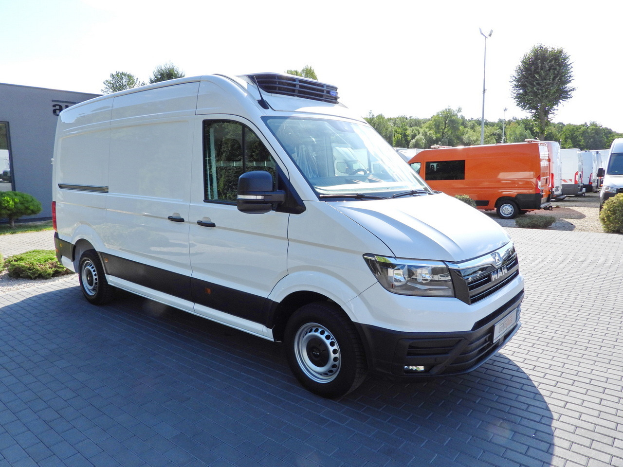 MAN TGE REFRIGERATOR VAN -5*C POWER SUPPLY 230V CRUISE CONTROL AUTOMATIC TRANSMISSION AIR CONDITIONING 180HP - Samochód dostawczy chłodnia: zdjęcie 4 MAN TGE REFRIGERATOR VAN -5*C POWER SUPPLY 230V CRUISE CONTROL AUTOMATIC TRANSMISSION AIR CONDITIONING 180HP - Samochód dostawczy chłodnia: zdjęcie 4