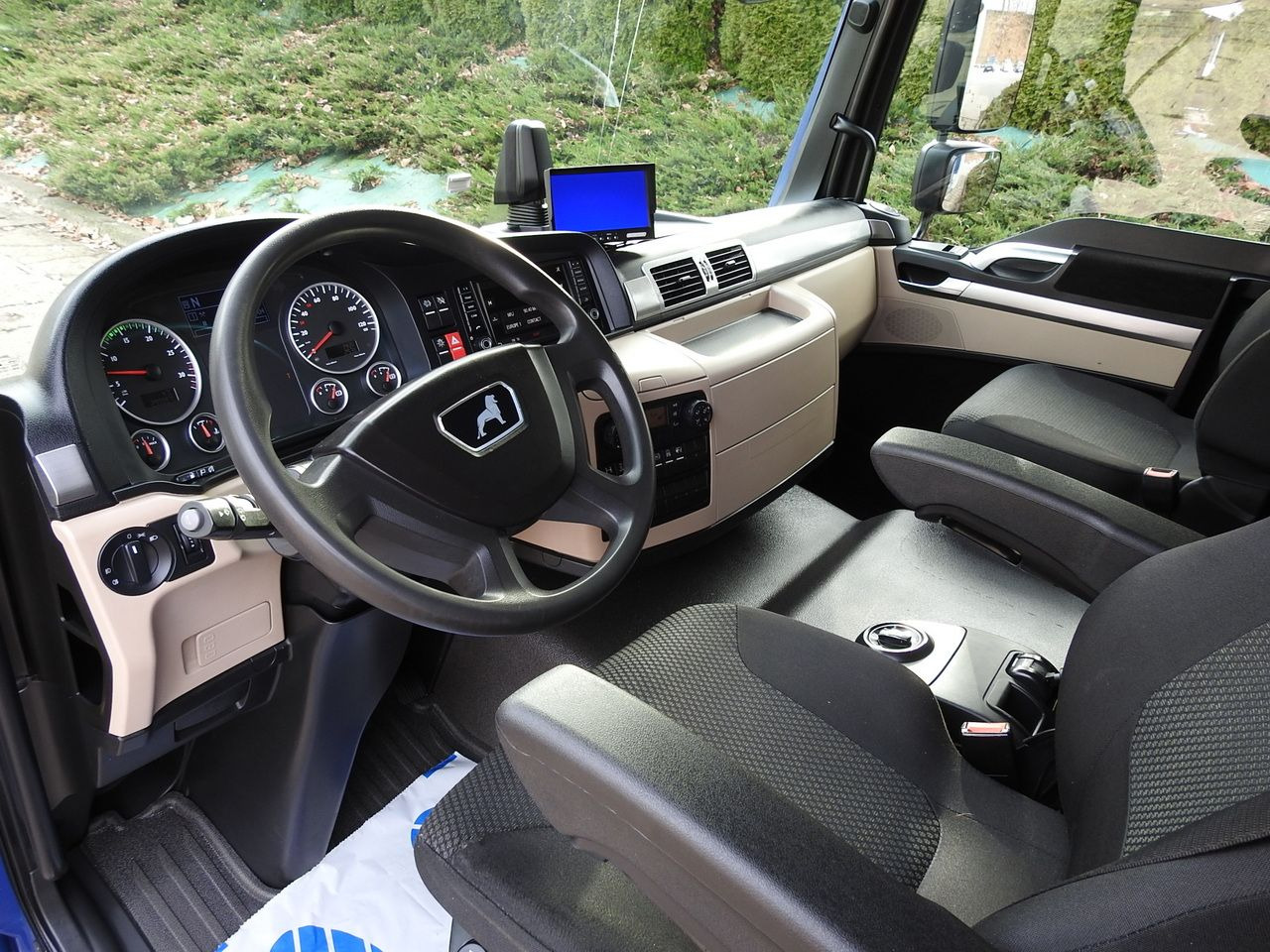 MAN TGL 12.220 BOX LIFT 18 PALLETS CRUISE CONTROLAIR CONDITIONING PNEUMATICS AUTOMATIC TWIN WHEELS 220HP - Dostawczy kontener: zdjęcie 2 MAN TGL 12.220 BOX LIFT 18 PALLETS CRUISE CONTROLAIR CONDITIONING PNEUMATICS AUTOMATIC TWIN WHEELS 220HP - Dostawczy kontener: zdjęcie 2