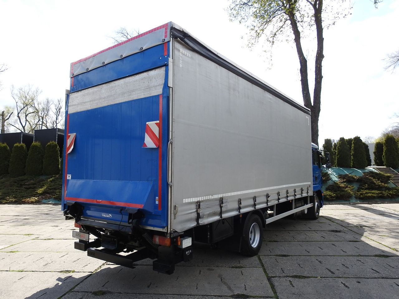 MAN TGM 15.290 TARPAULIN LIFT 18 PALLETS CRUISE CONTROL TWIN WHEELS AIR CONDITIONING 290HP - Samochód ciężarowy plandeka: zdjęcie 3 MAN TGM 15.290 TARPAULIN LIFT 18 PALLETS CRUISE CONTROL TWIN WHEELS AIR CONDITIONING 290HP - Samochód ciężarowy plandeka: zdjęcie 3