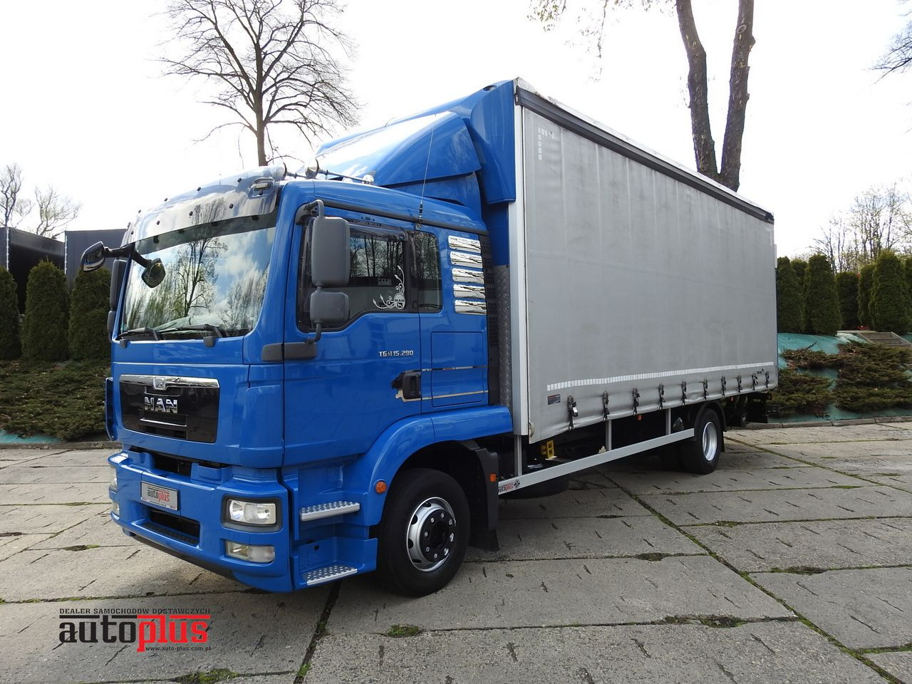 MAN TGM 15.290 TARPAULIN LIFT 18 PALLETS CRUISE CONTROL TWIN WHEELS AIR CONDITIONING 290HP - Samochód dostawczy plandeka: zdjęcie 1 MAN TGM 15.290 TARPAULIN LIFT 18 PALLETS CRUISE CONTROL TWIN WHEELS AIR CONDITIONING 290HP - Samochód dostawczy plandeka: zdjęcie 1